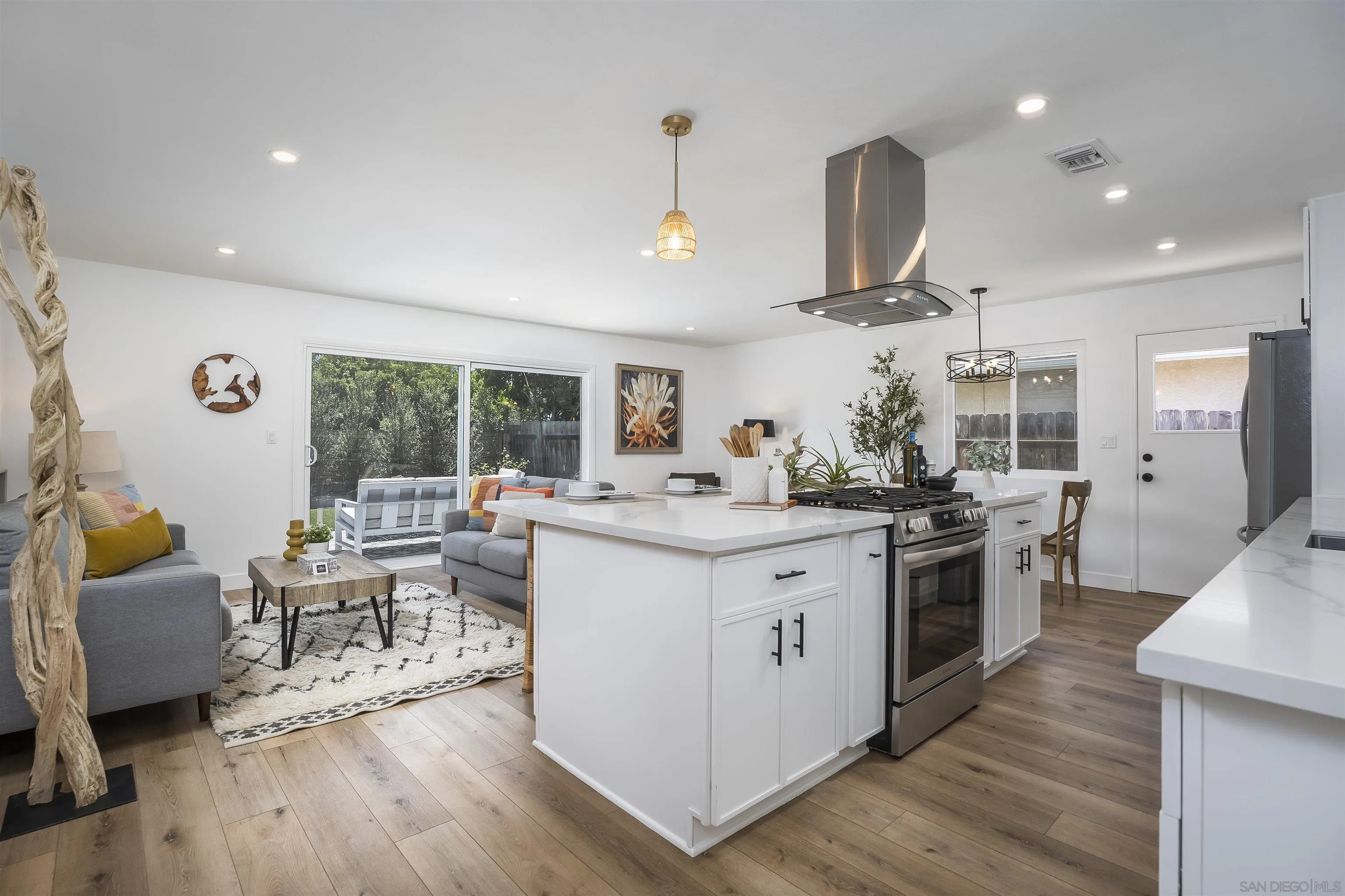 https://cdn.realtyfeed.com/cdn/127/260013598/39a8bc5c3928c2fb710598f59d7d2377.webp