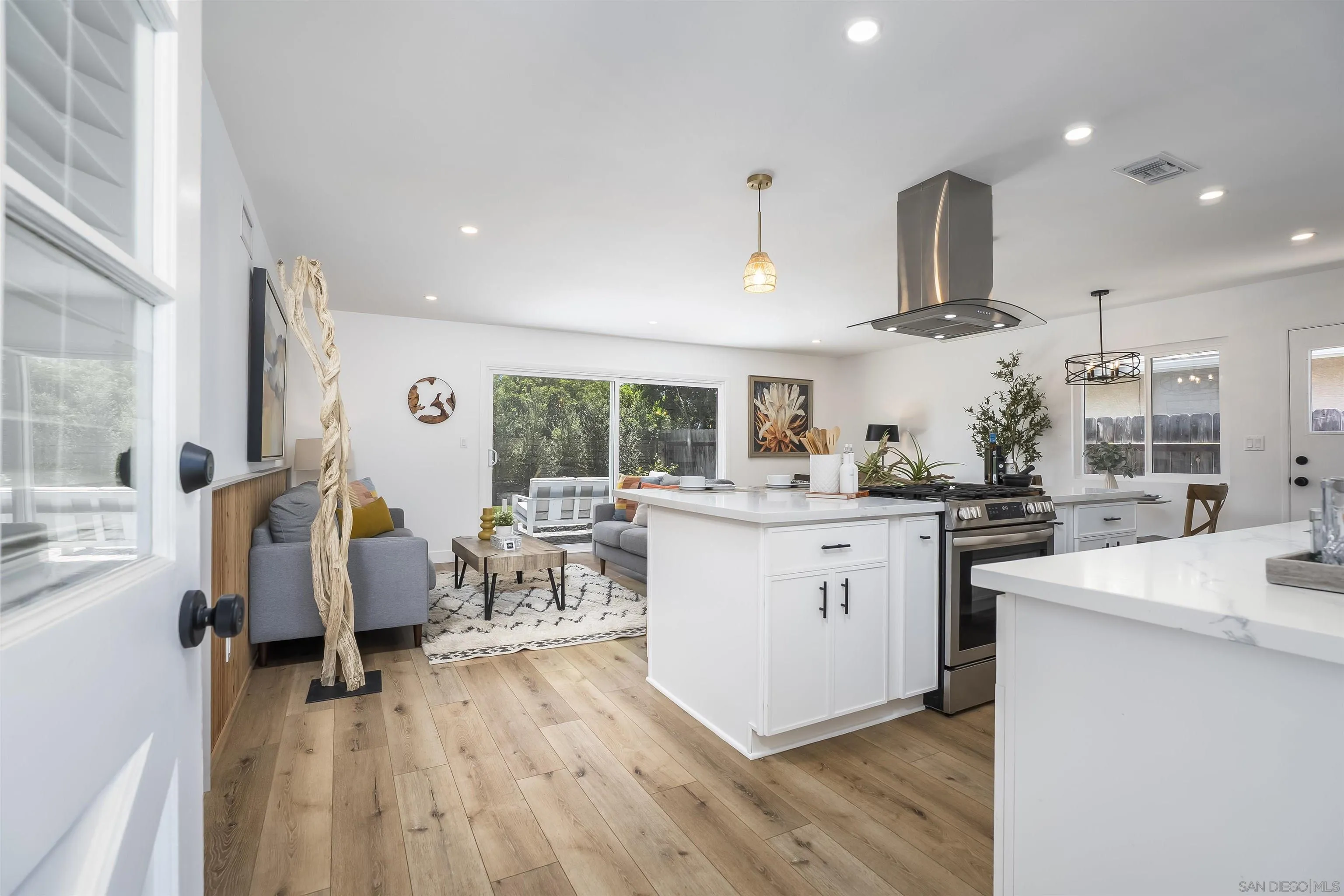 https://cdn.realtyfeed.com/cdn/127/260013598/809ab42204edfb14fff8e427b2324ade.webp