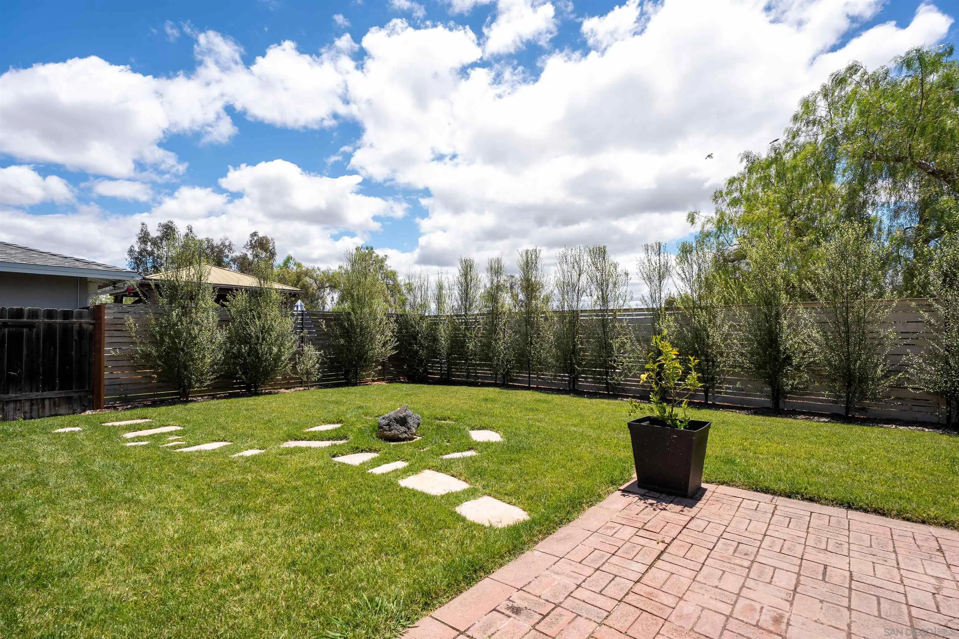 https://cdn.realtyfeed.com/cdn/127/260013598/af97f784e209af8221ee76fe007b2228.webp