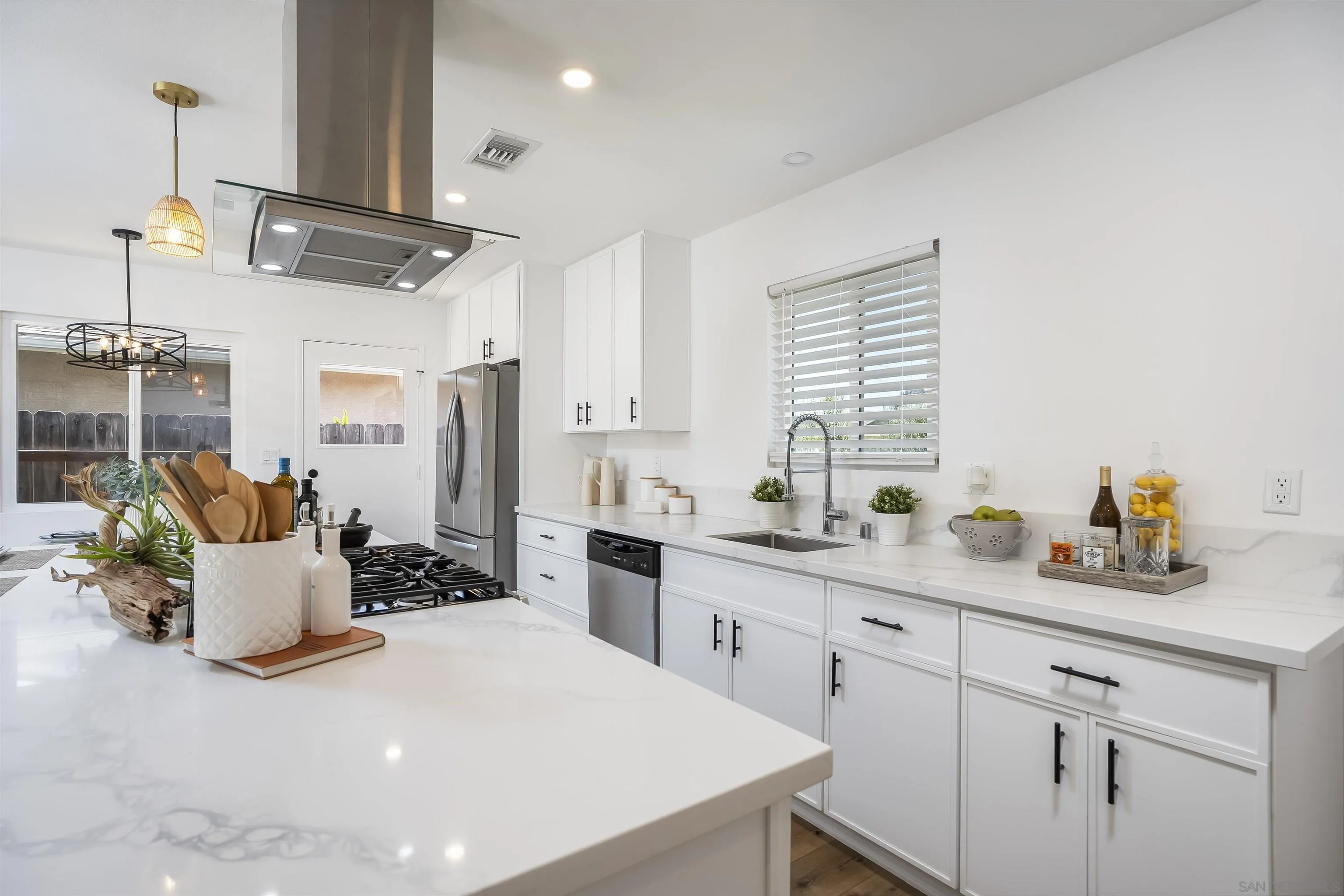 https://cdn.realtyfeed.com/cdn/127/260013598/c63c26b87d27002af28e0e05555421ad.webp