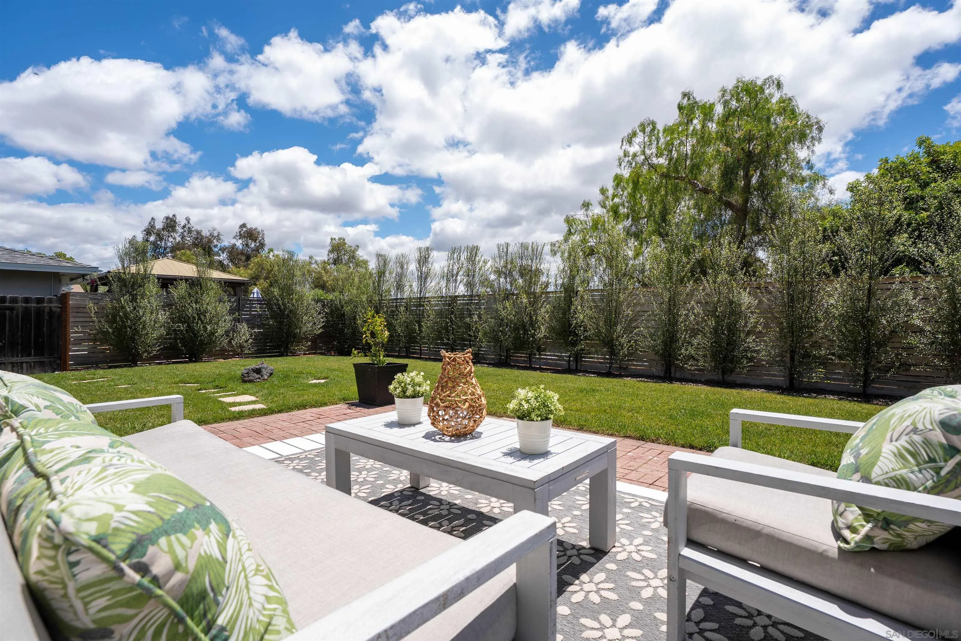 https://cdn.realtyfeed.com/cdn/127/260013598/f044f5a02bcb55e55f1322d590291326.webp