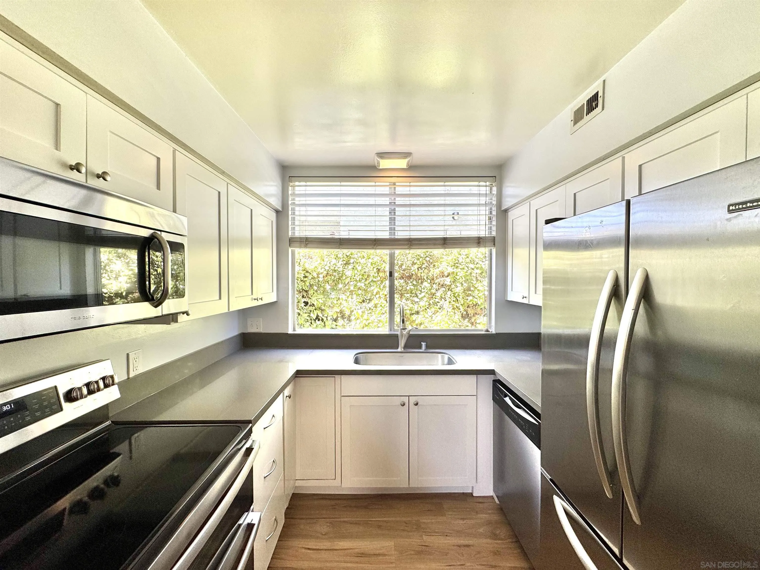 https://cdn.realtyfeed.com/cdn/127/260013603/0ded8829bf3547840669fb22875a4675.webp