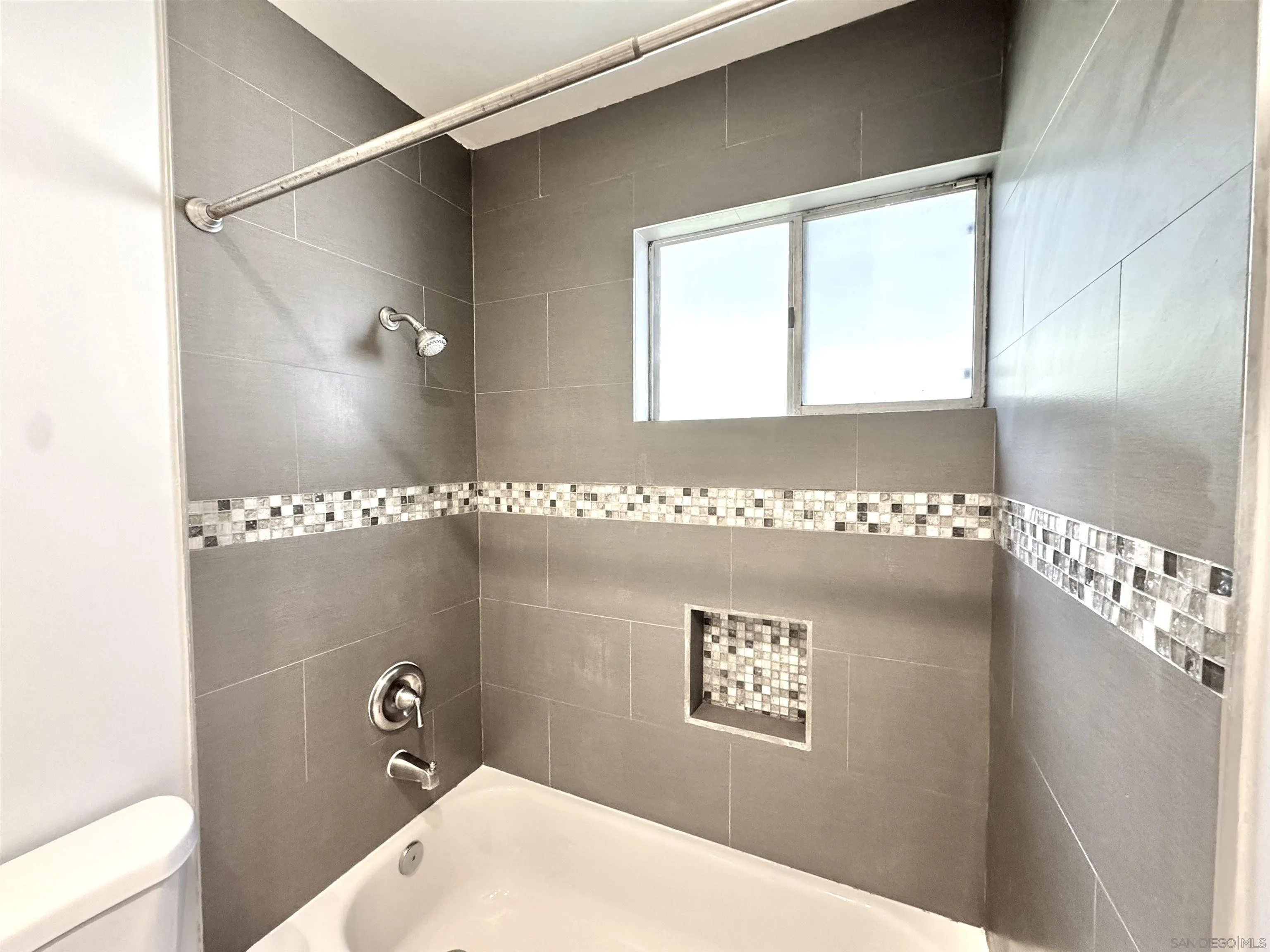 https://cdn.realtyfeed.com/cdn/127/260013603/297296aa815c08a8af706bd73751aa65.webp