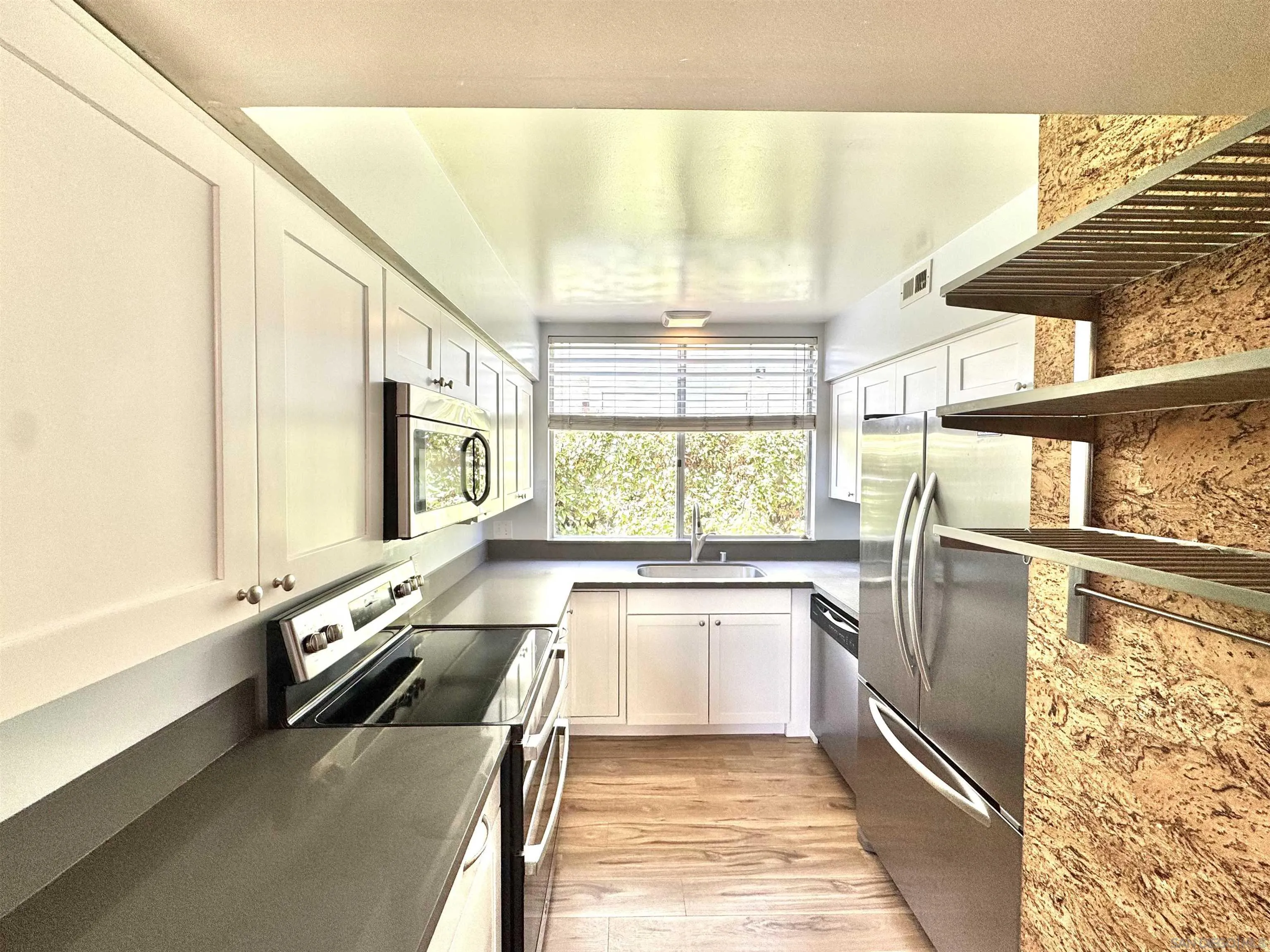 https://cdn.realtyfeed.com/cdn/127/260013603/86ff508752e1787402976f44abc284c8.webp