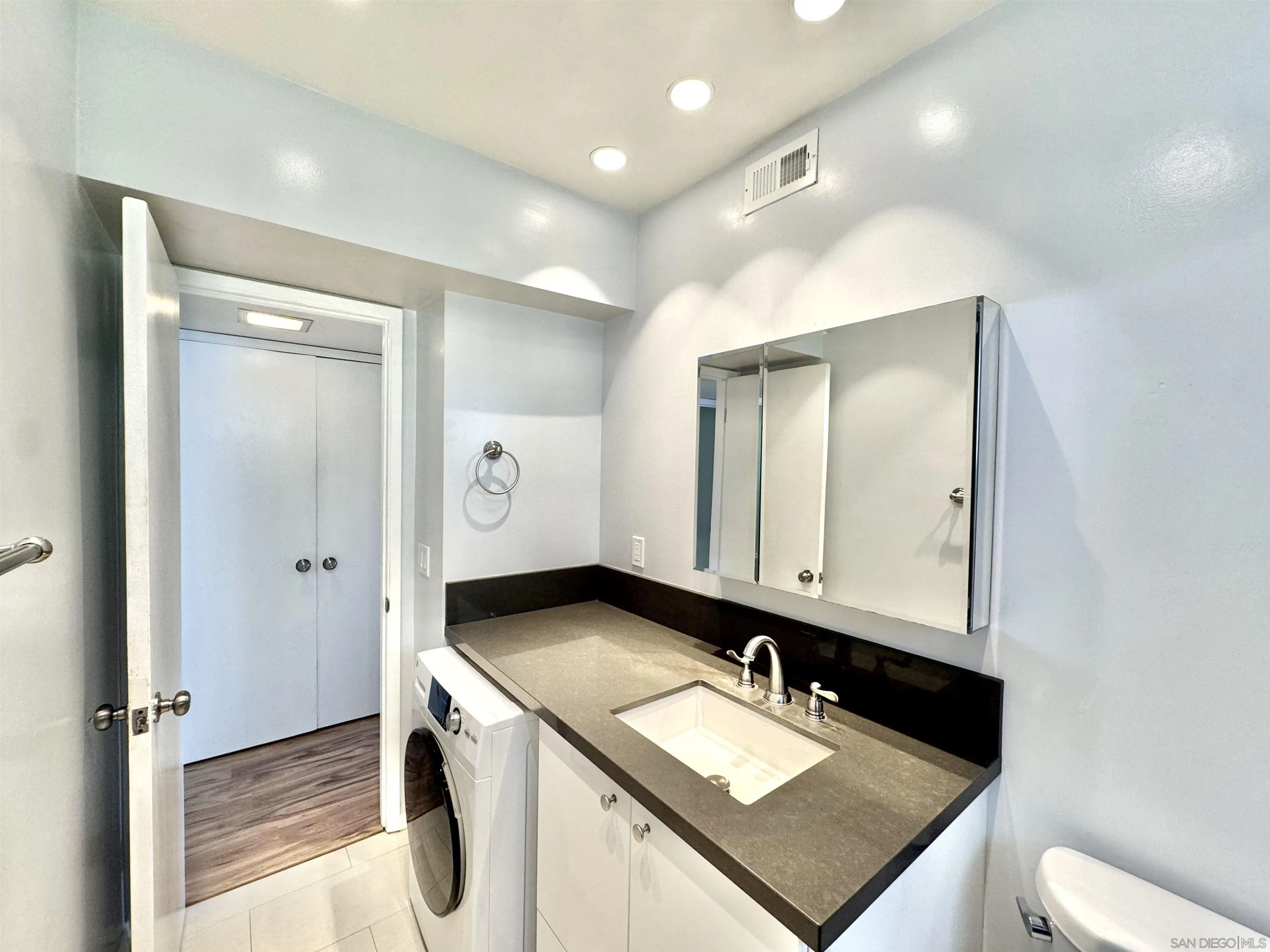 https://cdn.realtyfeed.com/cdn/127/260013603/8fd22949236bcd027af291fcda492ffe.webp