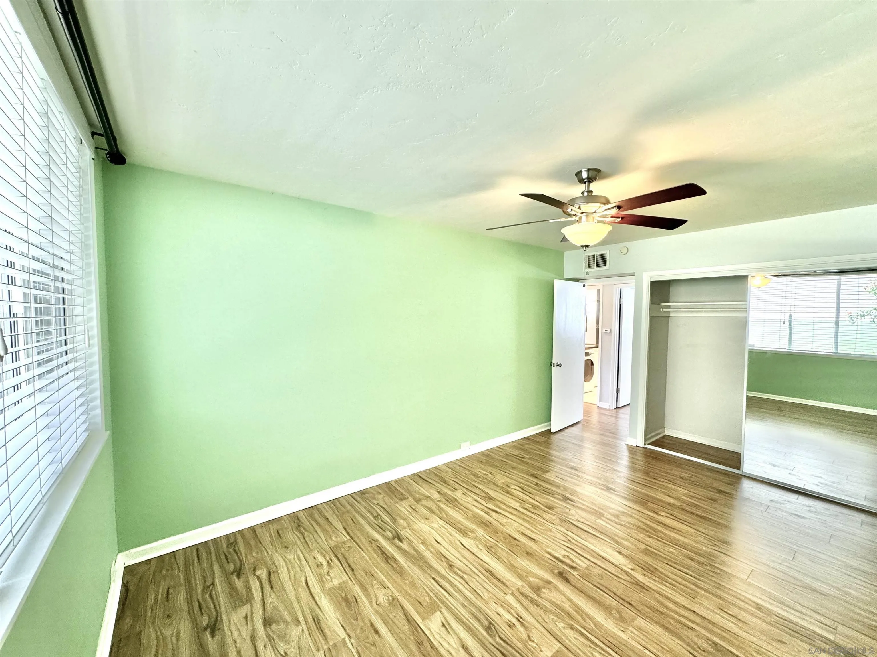 https://cdn.realtyfeed.com/cdn/127/260013603/a49da9521d8b09b17b7da007624ec786.webp