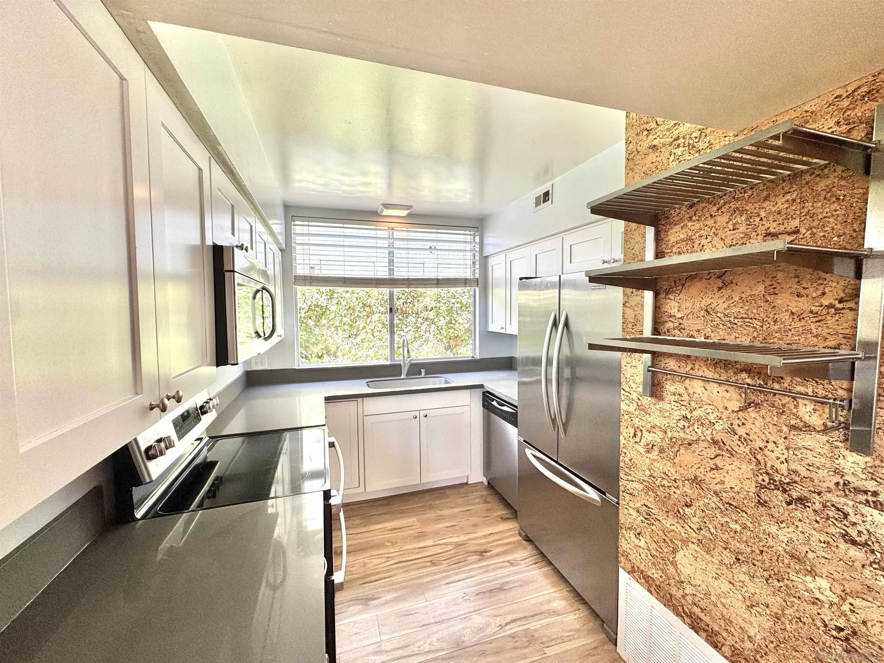 https://cdn.realtyfeed.com/cdn/127/260013603/aca87a5e568e77ab9f0d28a0eba45ec9.webp