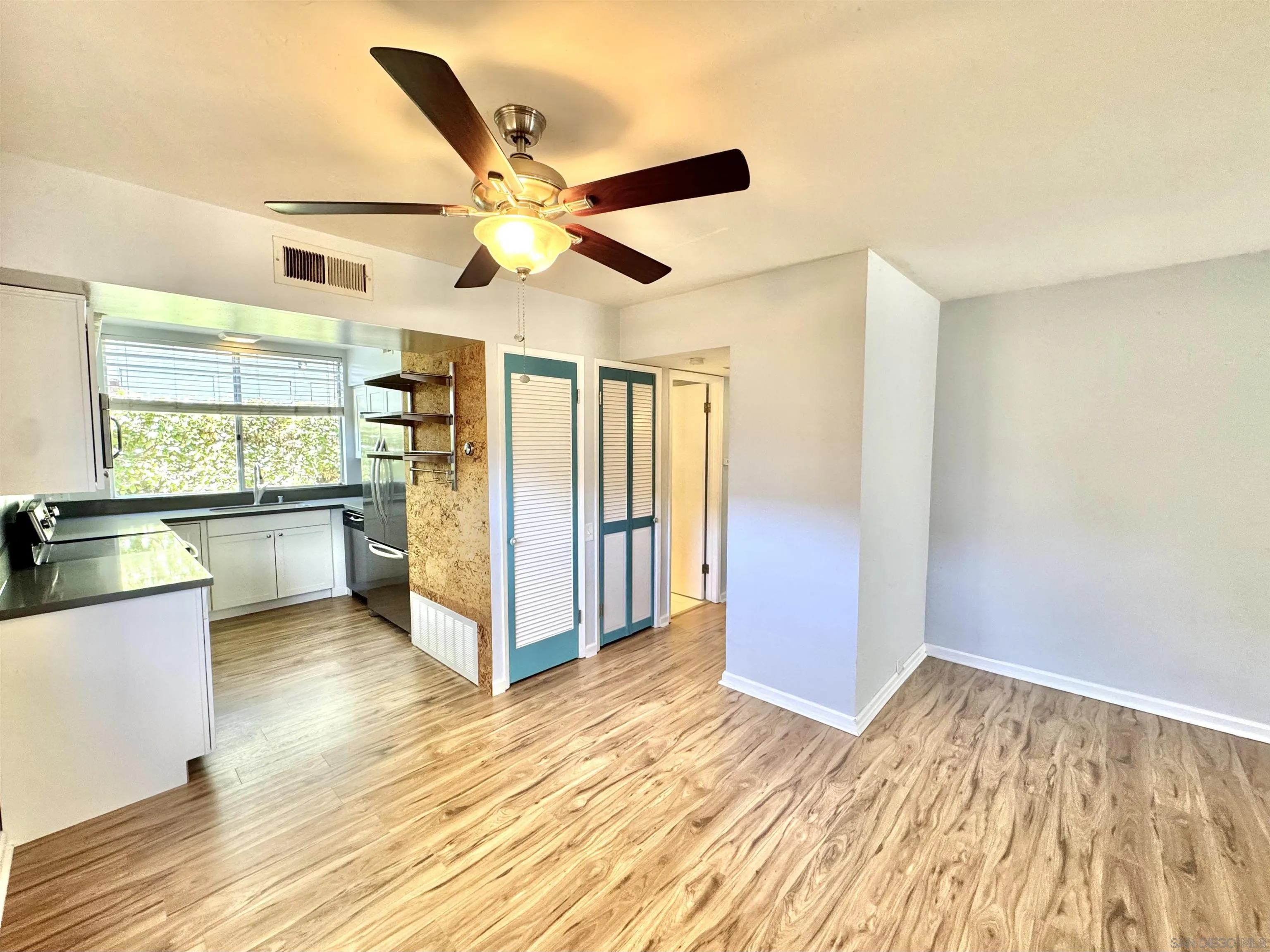 https://cdn.realtyfeed.com/cdn/127/260013603/b43f45233ce6af2c8f258c5c28c3f9e2.webp