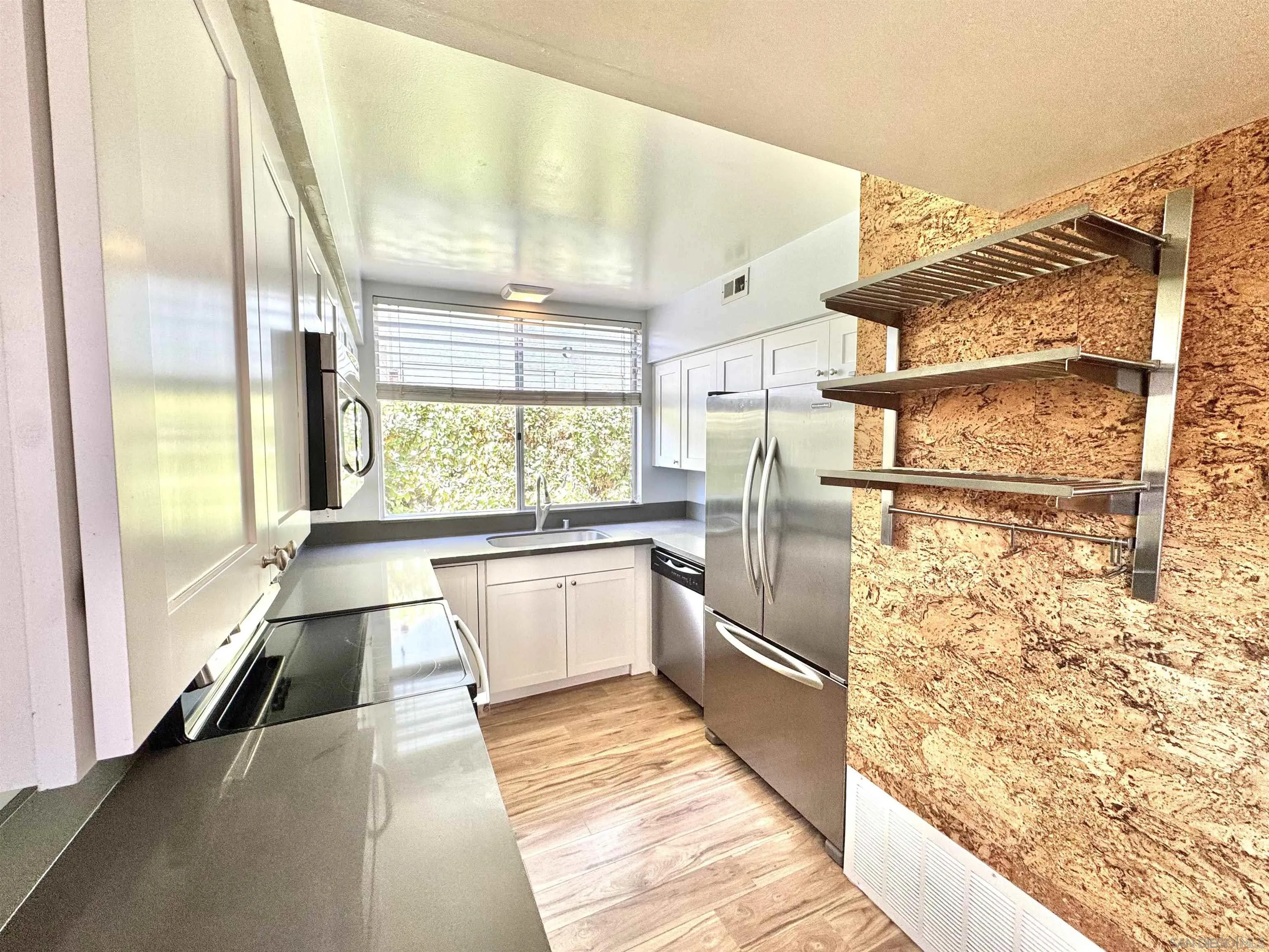 https://cdn.realtyfeed.com/cdn/127/260013603/c4886c2a38a2cd0b2f72c85a8045ea38.webp