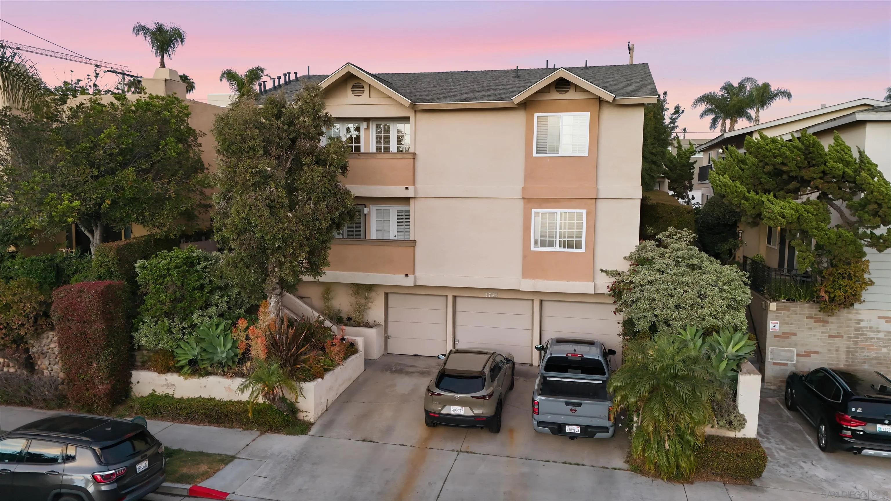 Photo #1: 260013604 Listing: Photo #1