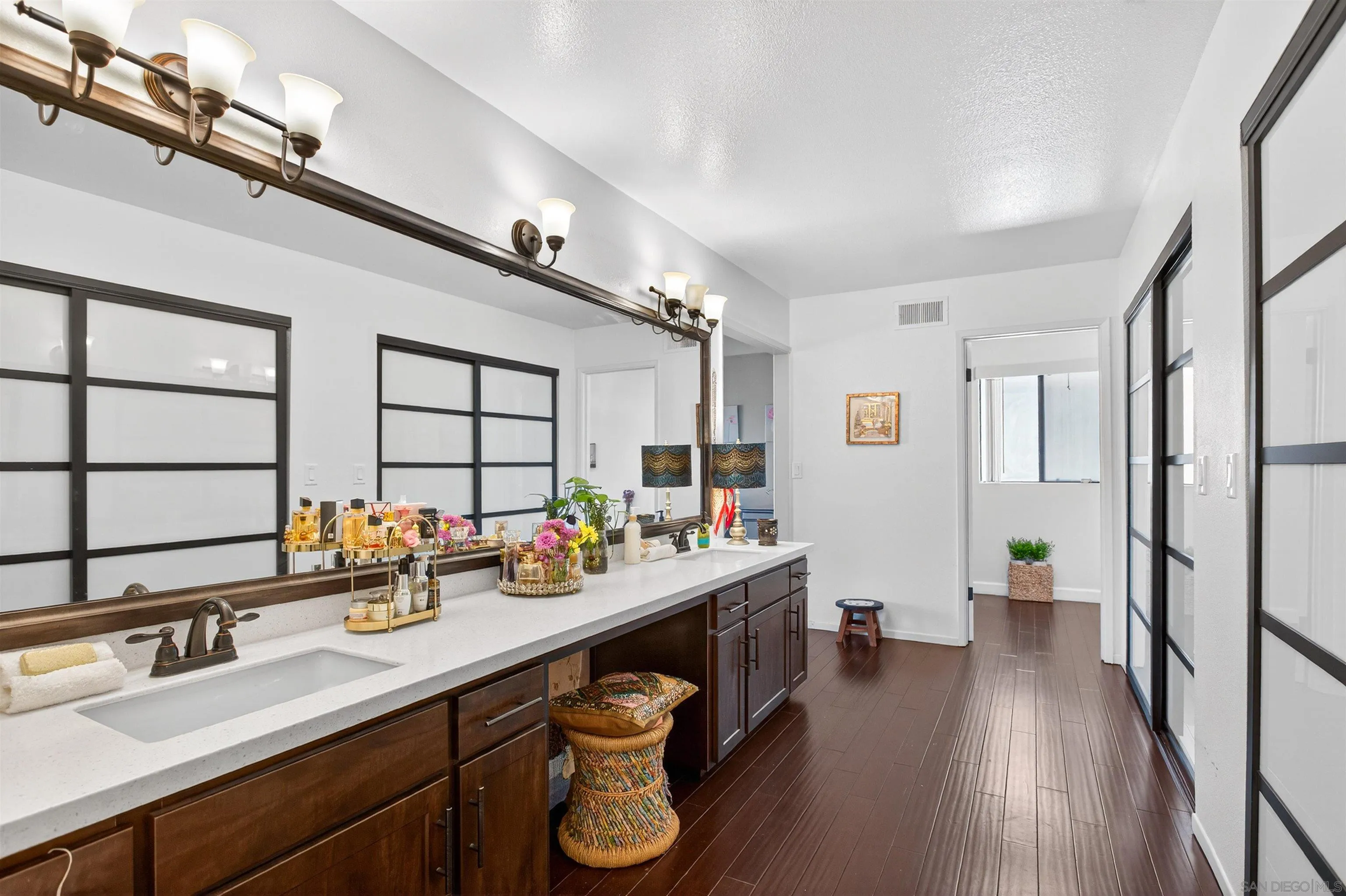 https://cdn.realtyfeed.com/cdn/127/260013606/01773ef4ea5f067a24e21b004e9e2dee.webp