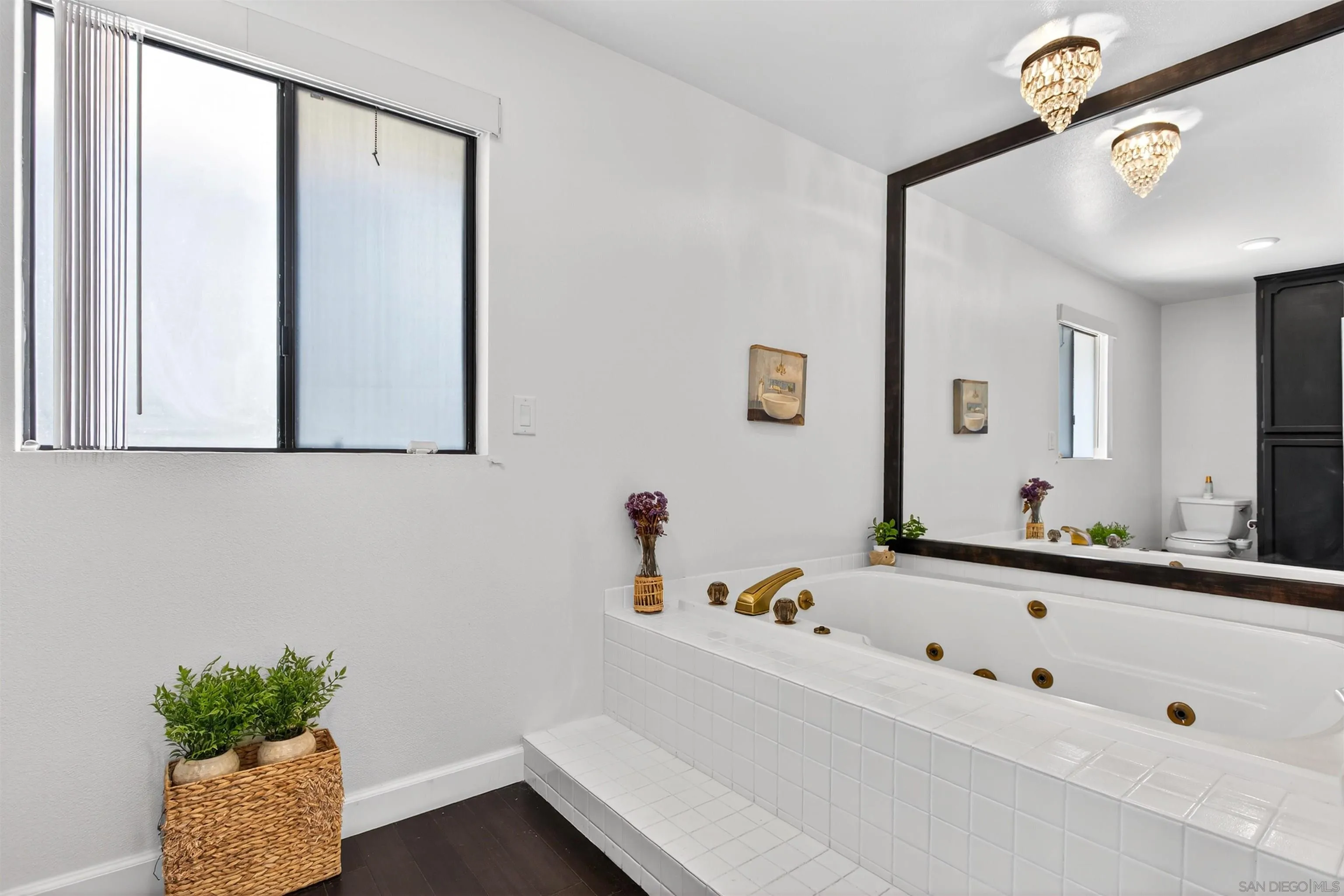https://cdn.realtyfeed.com/cdn/127/260013606/1b9cfda4e2d3c28a6115b334ab9572be.webp