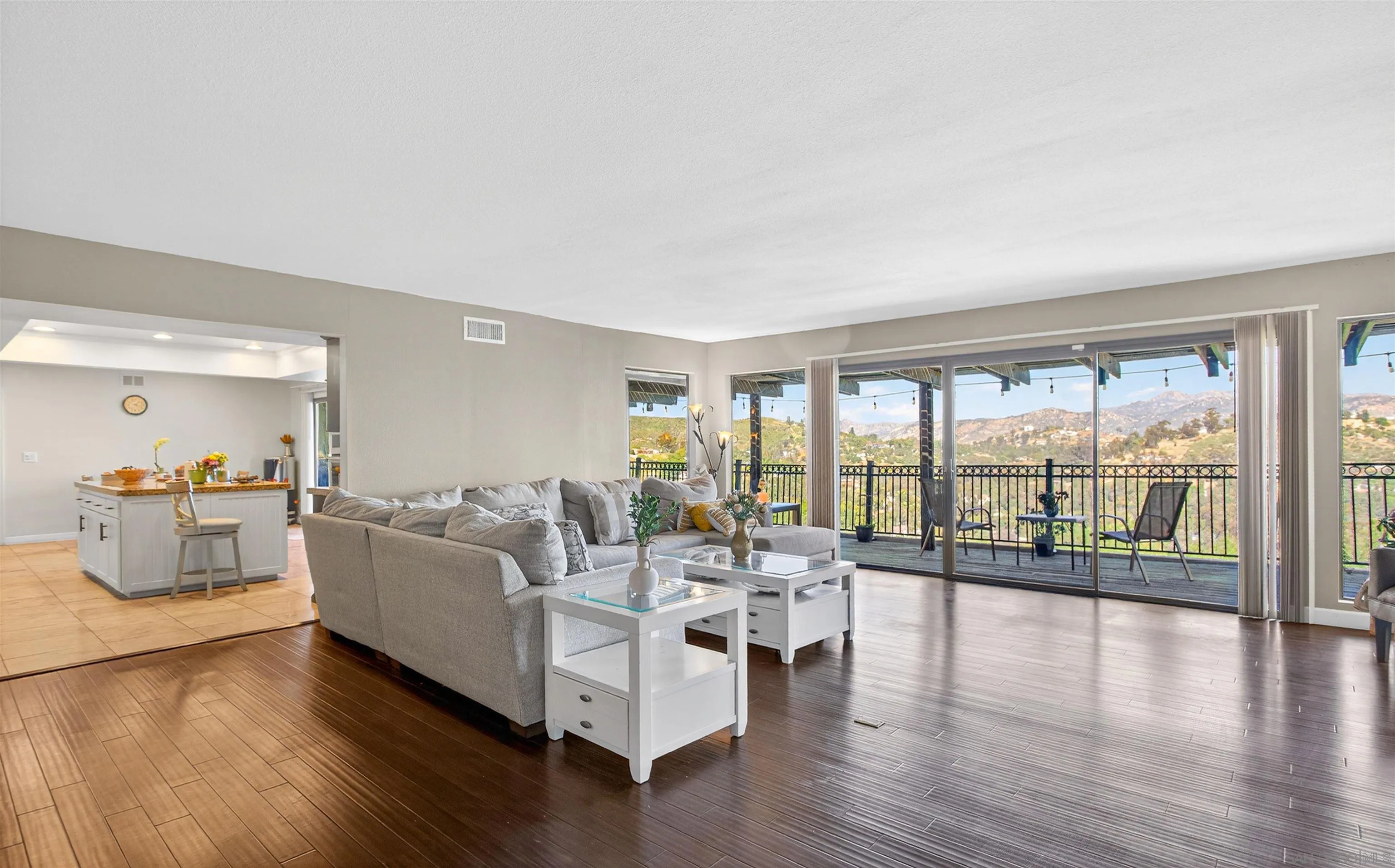 https://cdn.realtyfeed.com/cdn/127/260013606/566fc257f6d3dc38bfd6cef4ec534cb3.webp