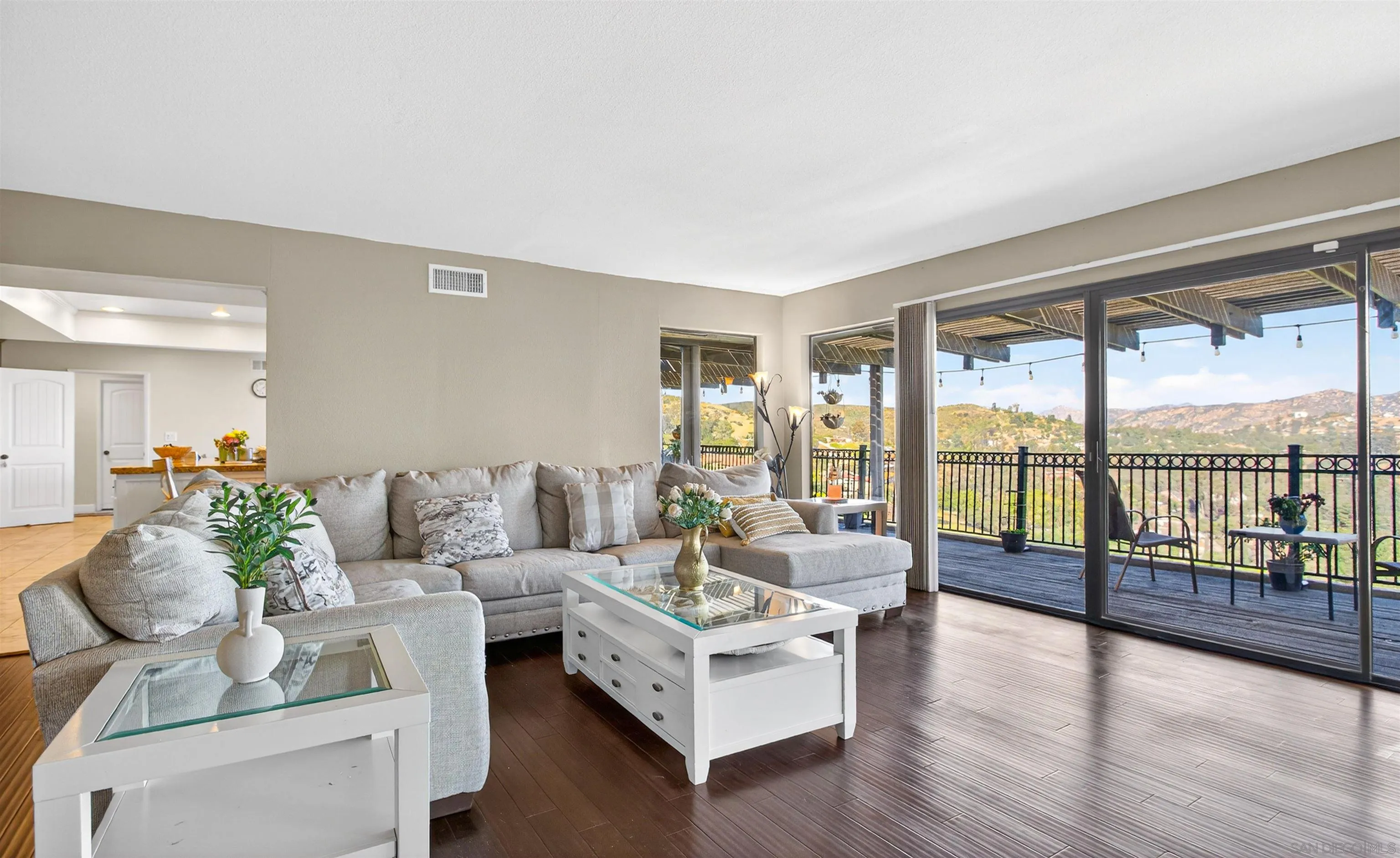 https://cdn.realtyfeed.com/cdn/127/260013606/63ebf507385a68150d325edd33b7d300.webp