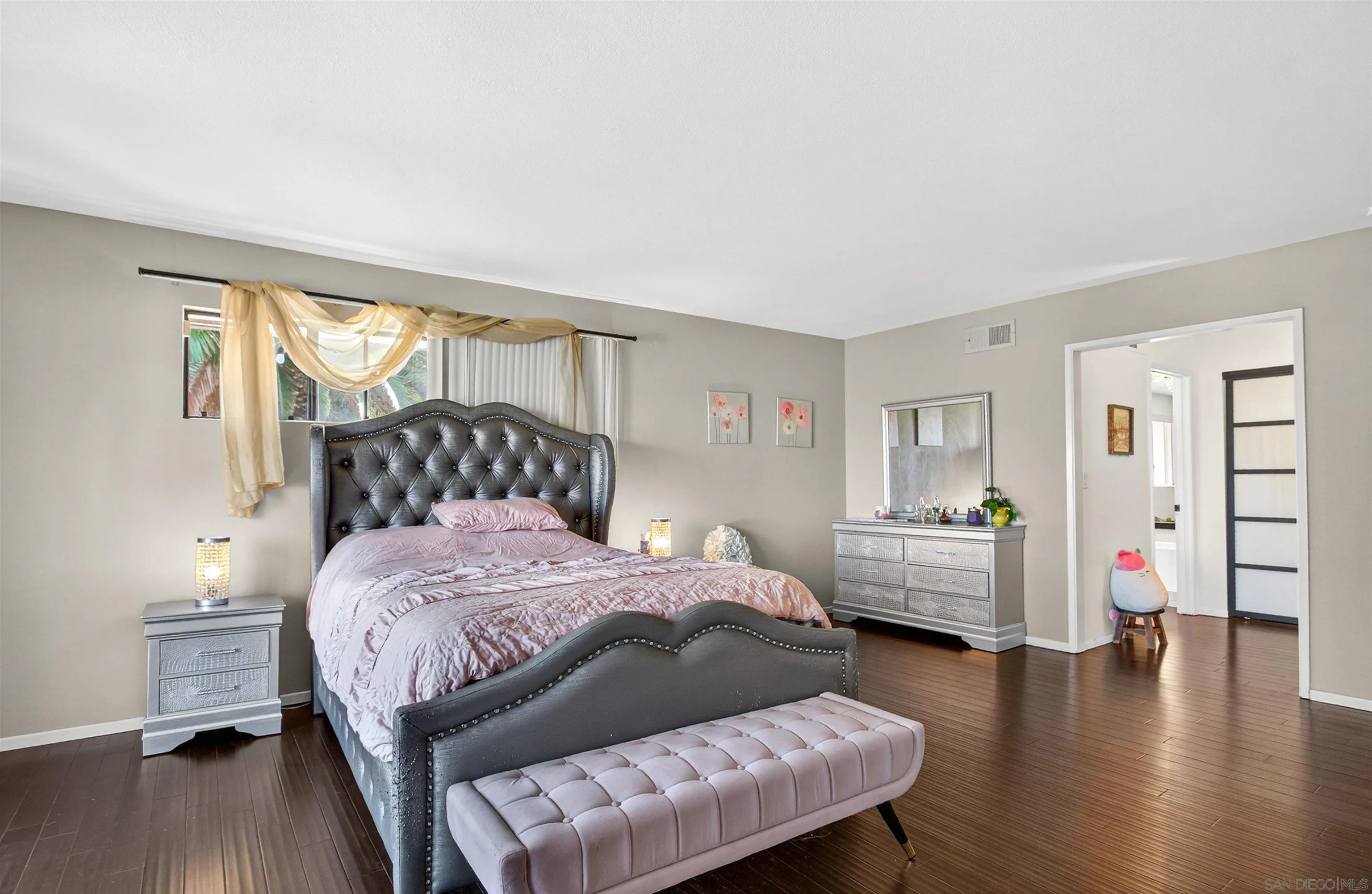 https://cdn.realtyfeed.com/cdn/127/260013606/73195c4a7ad2de8a140ef4b21ed4c1d2.webp