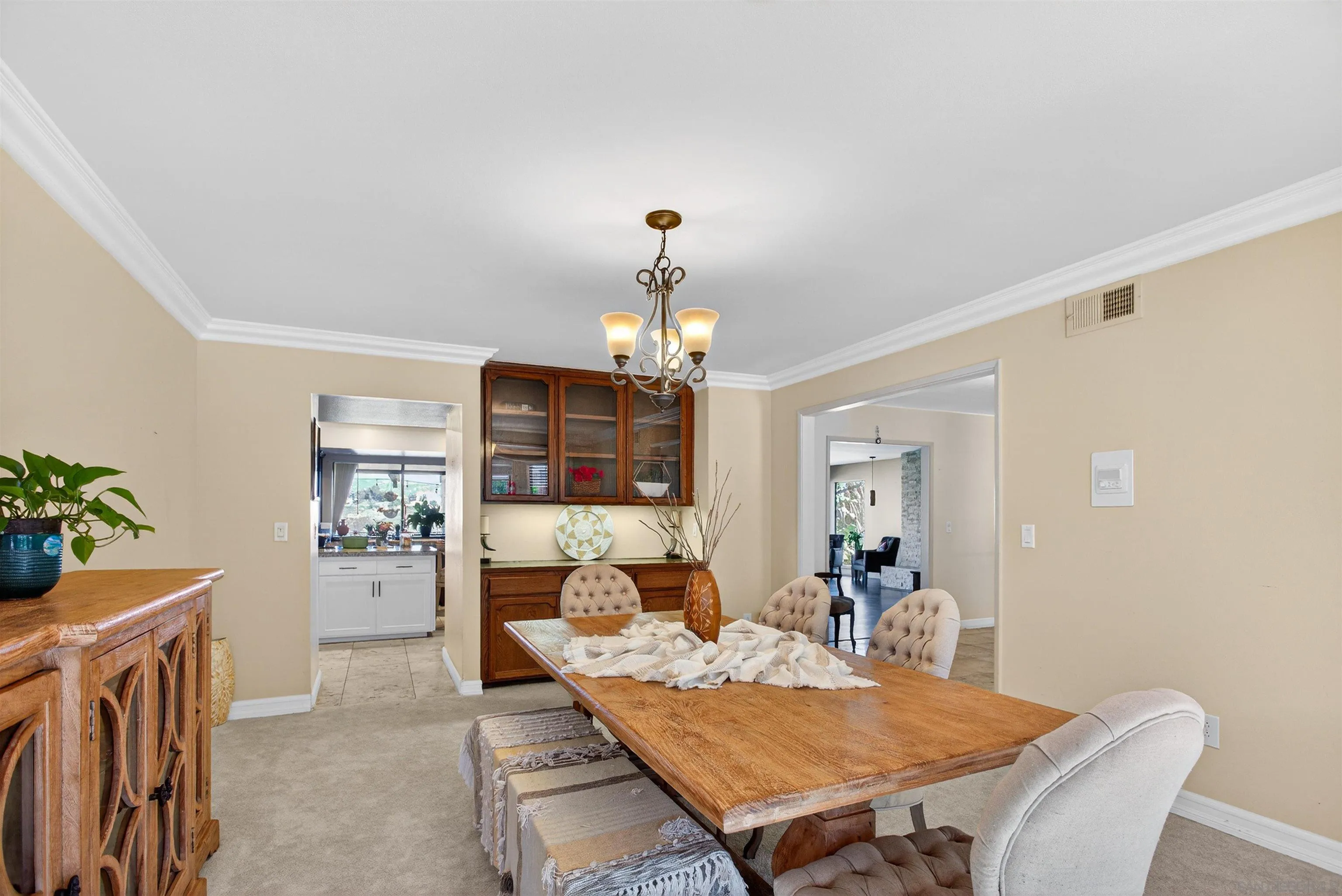 https://cdn.realtyfeed.com/cdn/127/260013606/b82a110e5b3a52f17dceed396fbd7200.webp
