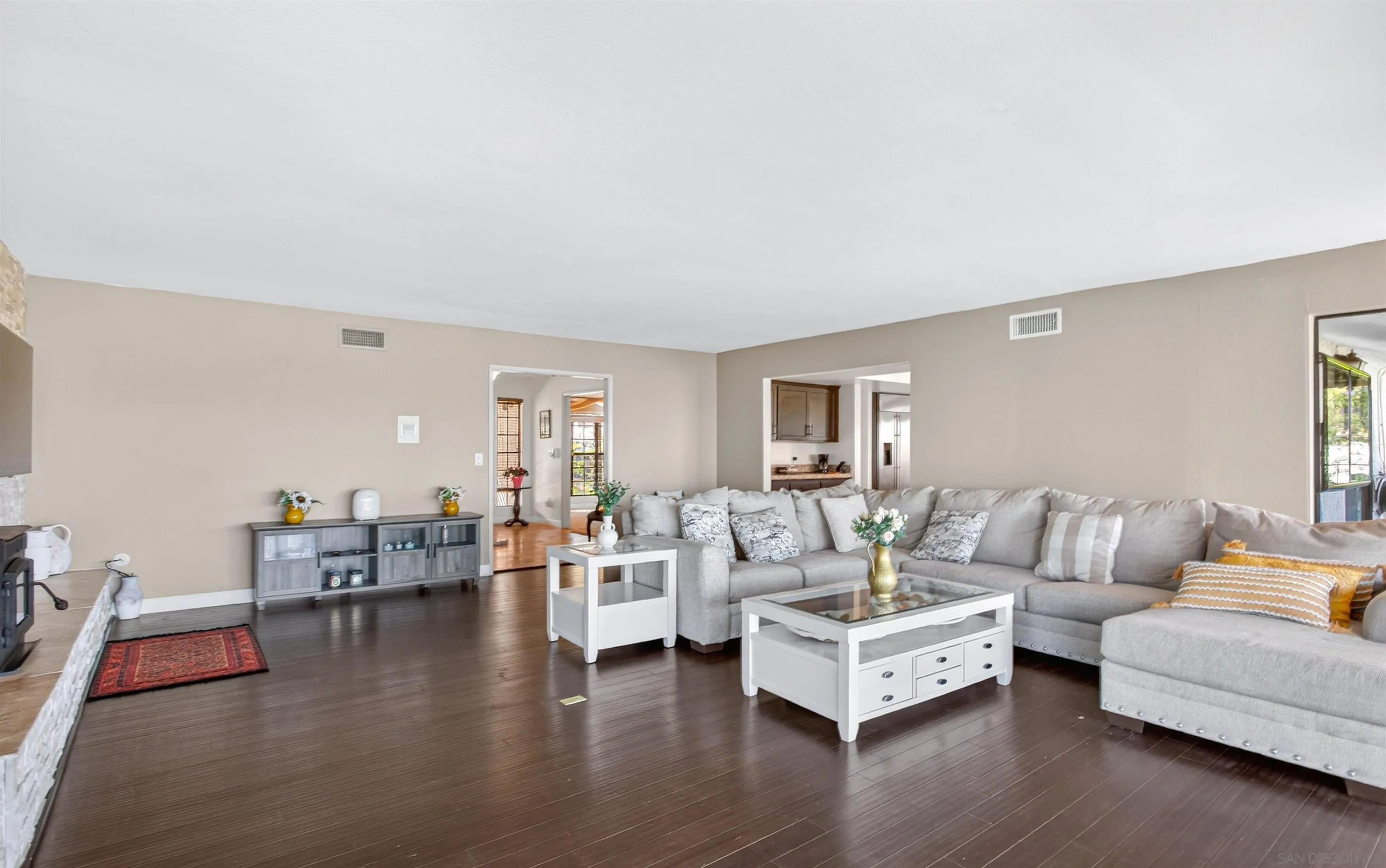 https://cdn.realtyfeed.com/cdn/127/260013606/d5cf1c5cbf9051d9a1746c3f683ecd25.webp