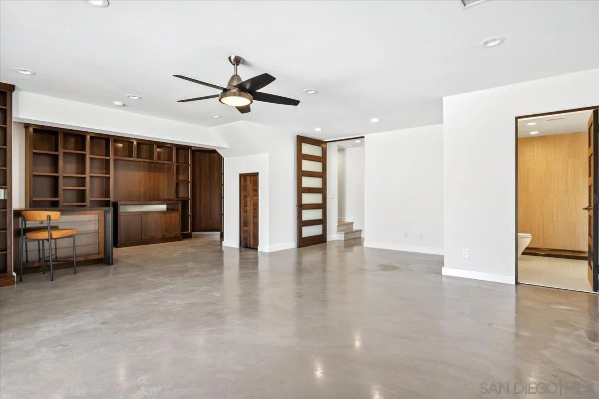 https://cdn.realtyfeed.com/cdn/127/260013608/1a79a383f94ac92fec10864cd0ed0750.webp