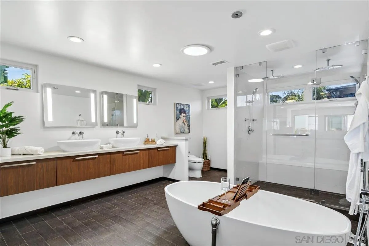 https://cdn.realtyfeed.com/cdn/127/260013608/f600490c8d9a622f66cbec20d1f344a8.webp