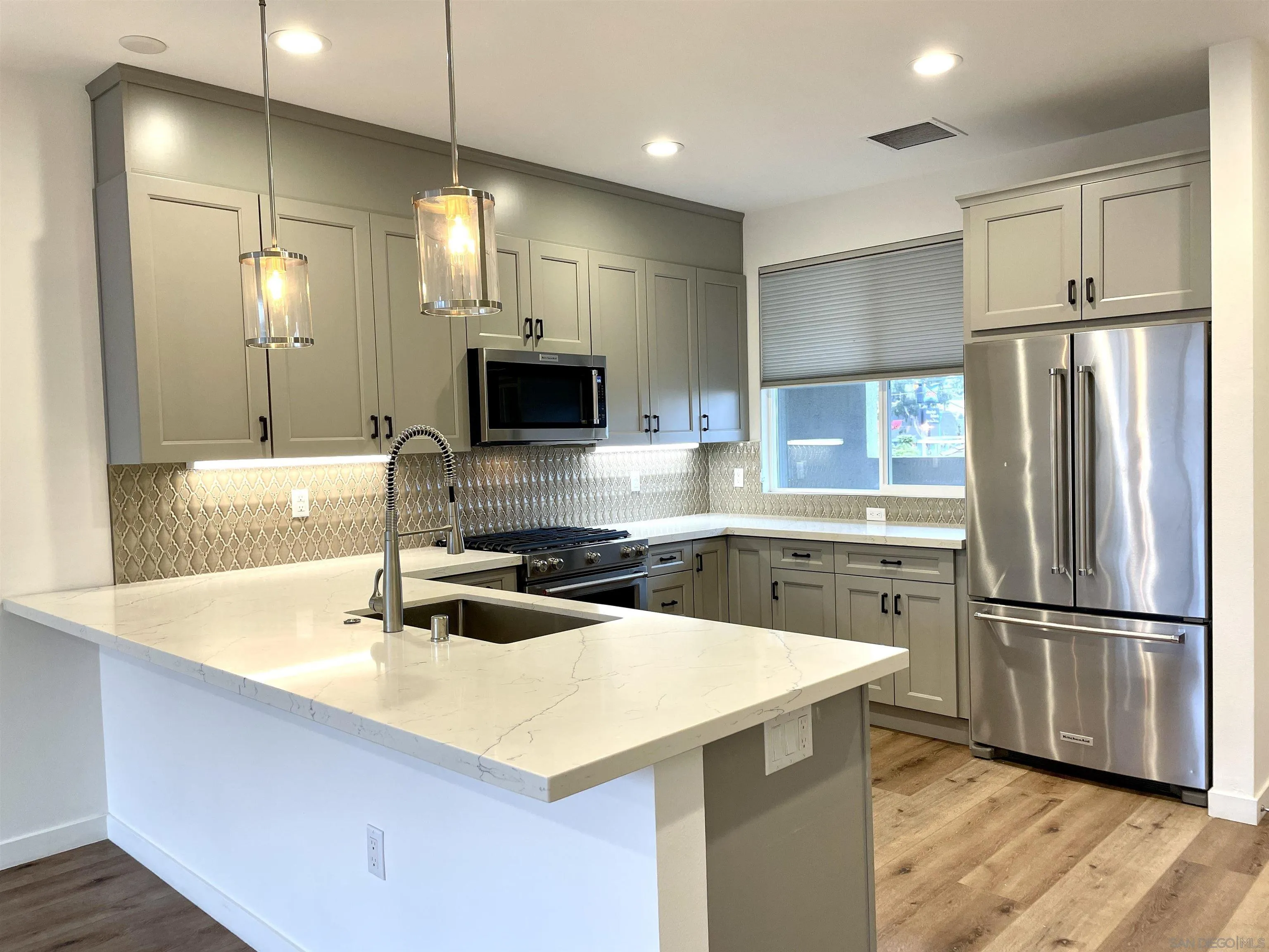 https://cdn.realtyfeed.com/cdn/127/260013610/16381a74fbb09971d8a1ebd3151a2e8f.webp