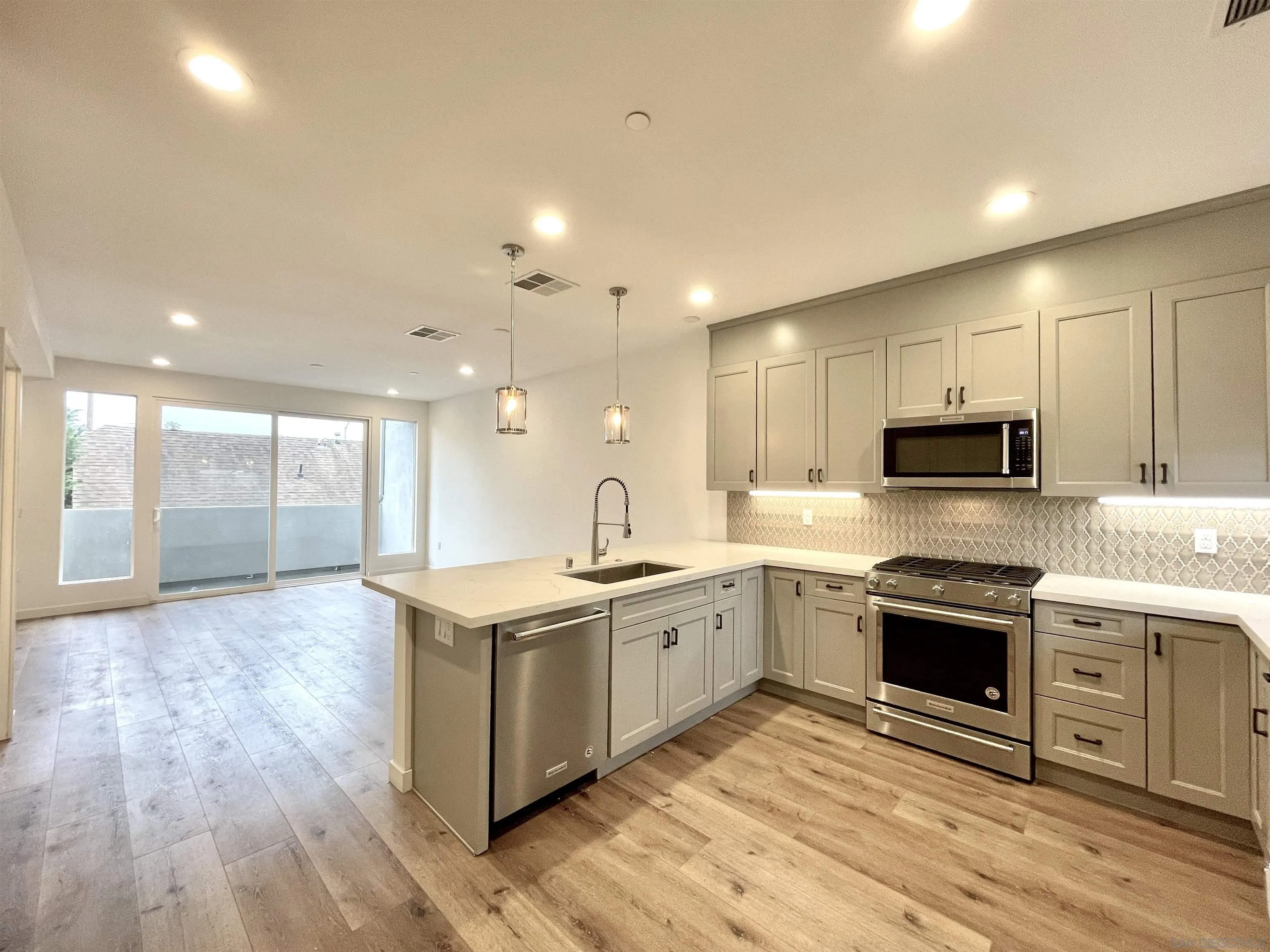 https://cdn.realtyfeed.com/cdn/127/260013610/27ff95542126d4d32d1d6641ea7877f6.webp