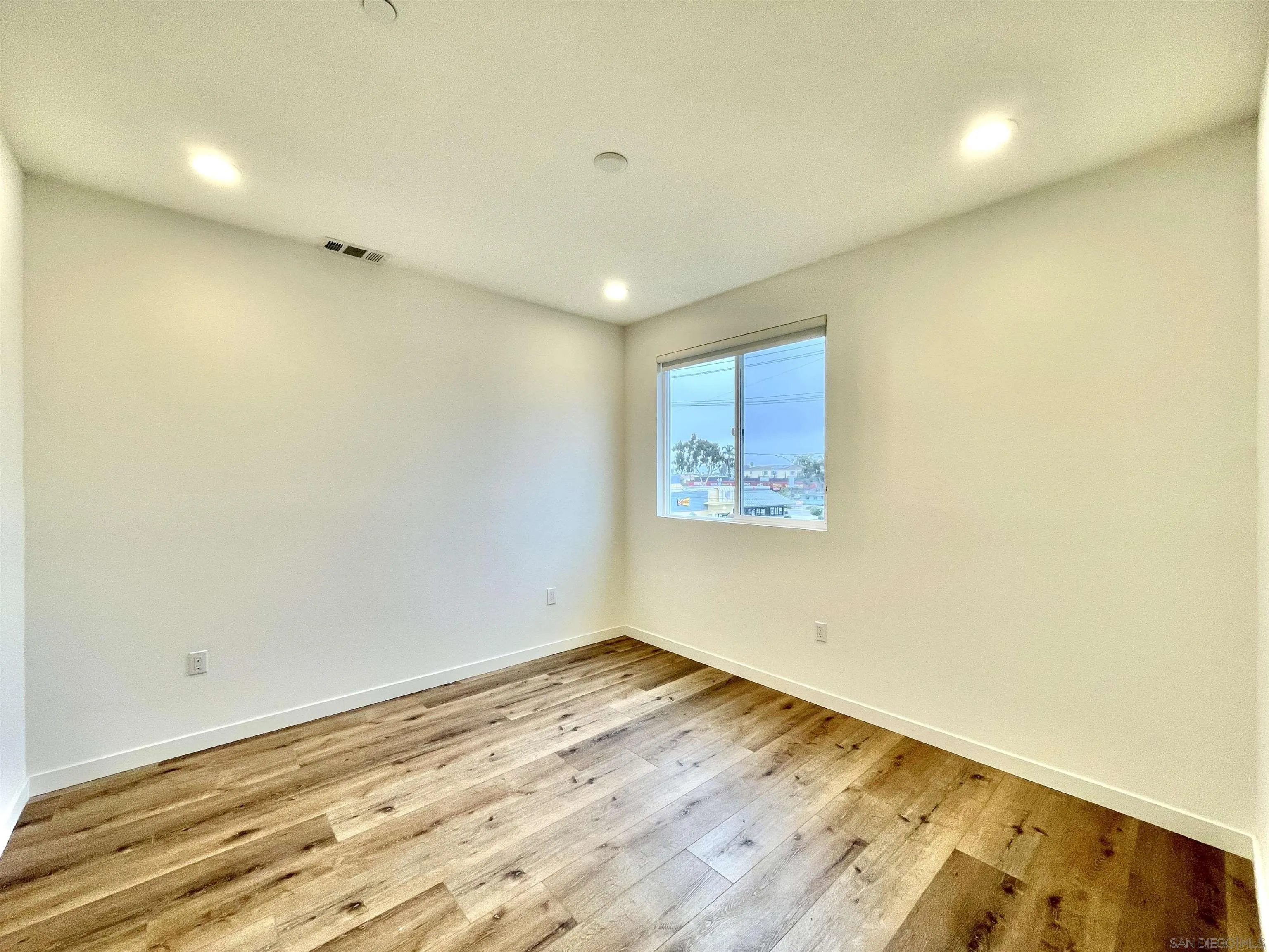 https://cdn.realtyfeed.com/cdn/127/260013610/6dd3099b61887e02b4026b2de32a4bbf.webp