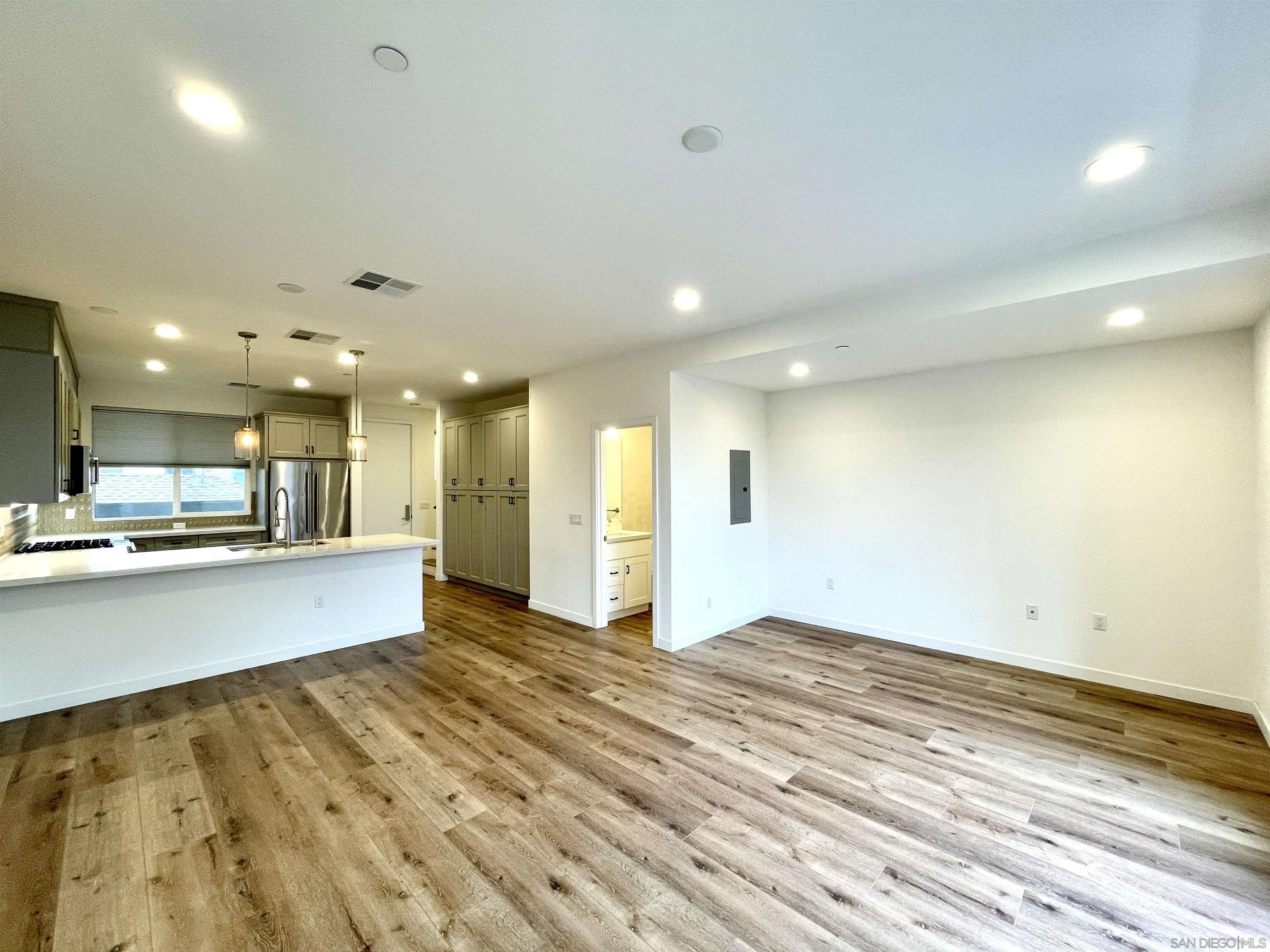https://cdn.realtyfeed.com/cdn/127/260013610/84ec1b9289a25b6b5cf4478fd5088b1d.webp