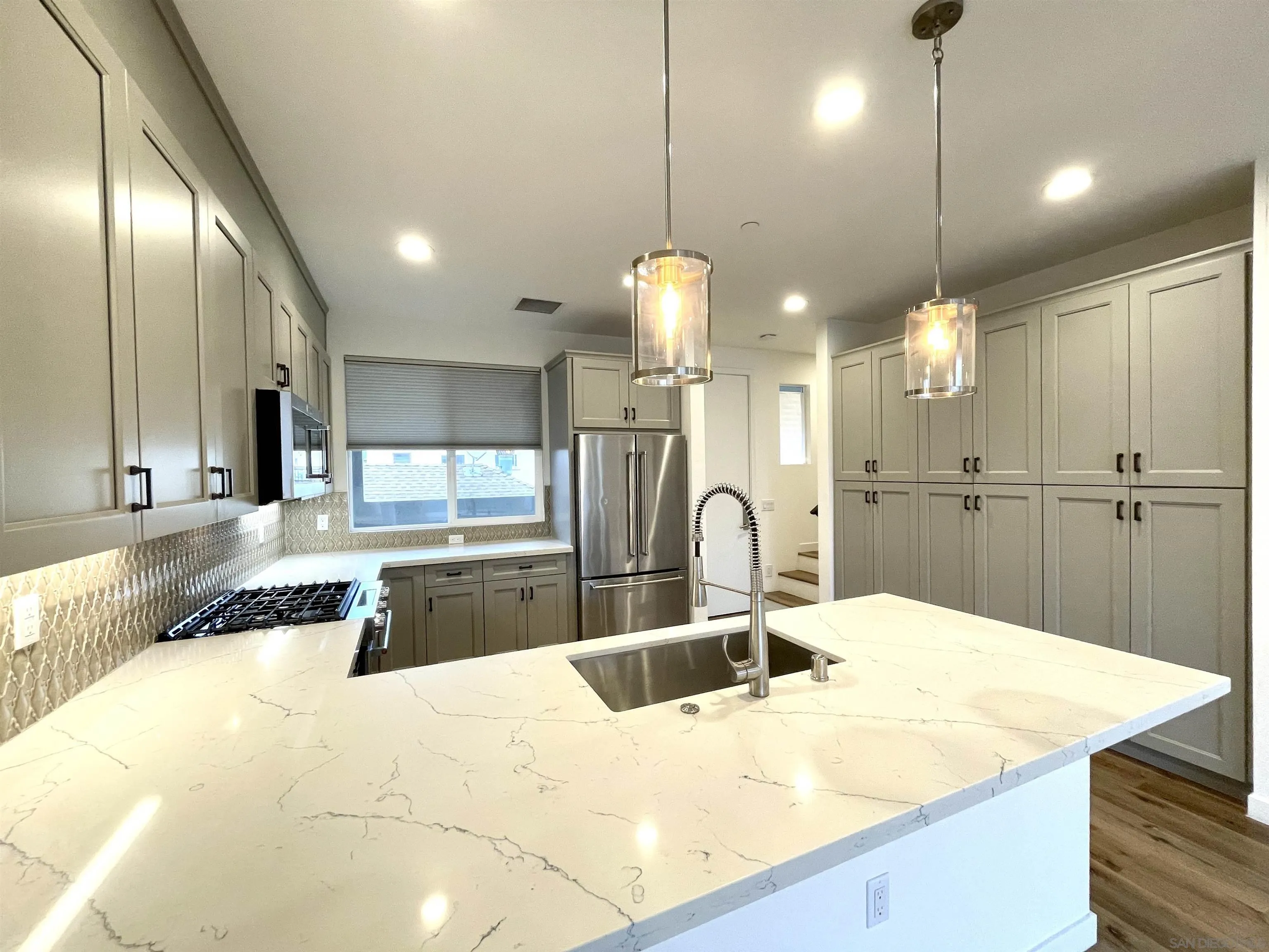 https://cdn.realtyfeed.com/cdn/127/260013610/e83bee00f39ddf692f44f13d3dc57712.webp