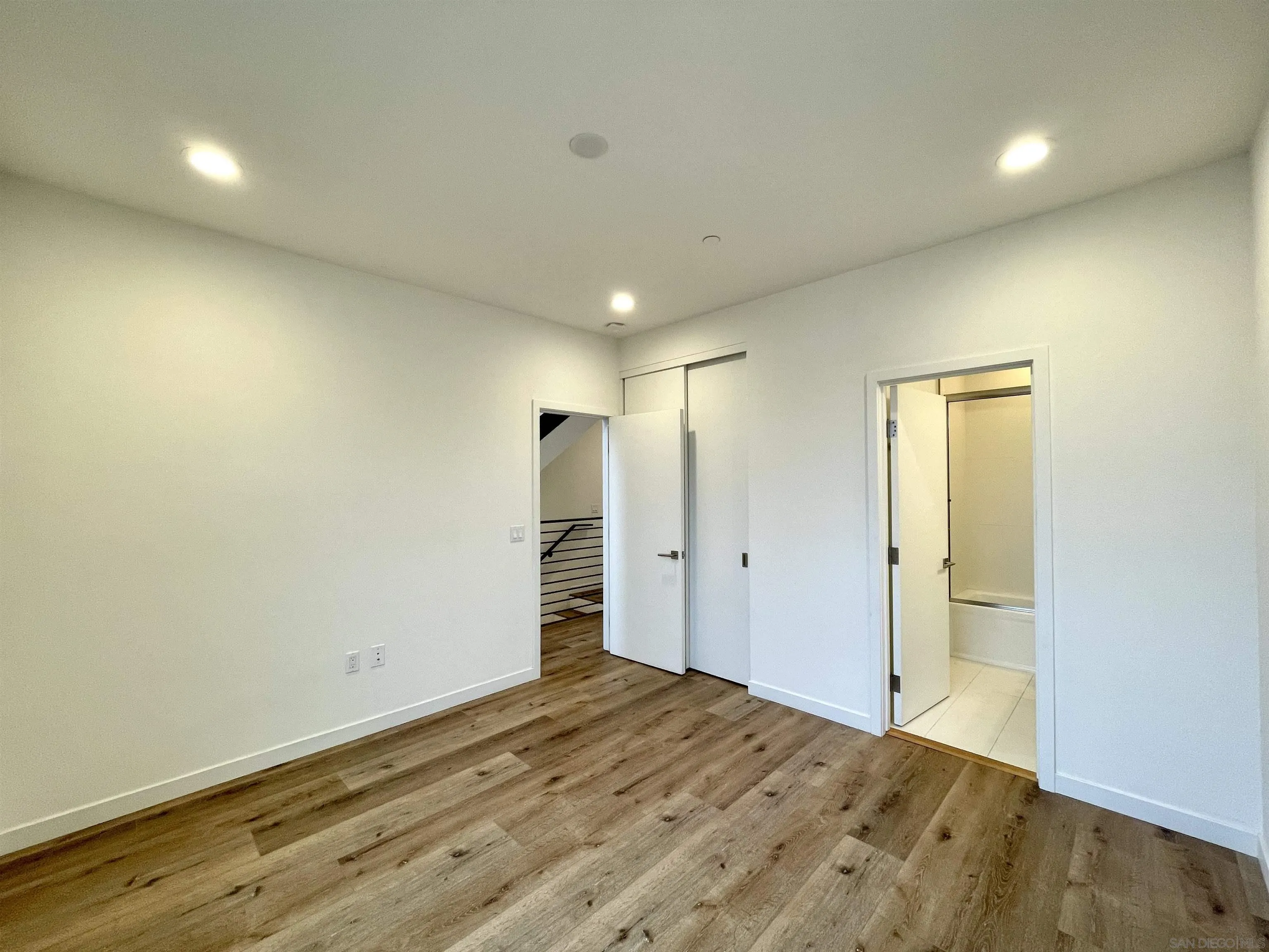 https://cdn.realtyfeed.com/cdn/127/260013610/f8bd5c6bc1d01bae8a68d640dd2fc403.webp