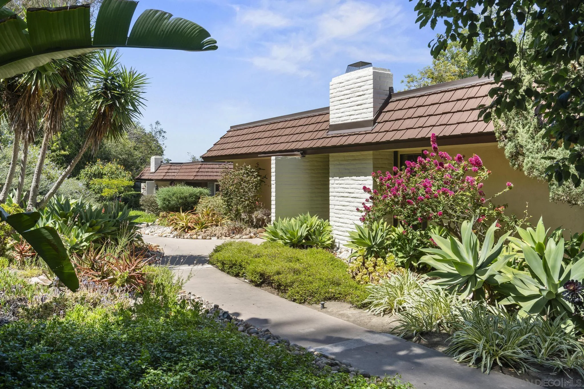 Photo #2: 260013611 Listing: Photo #2