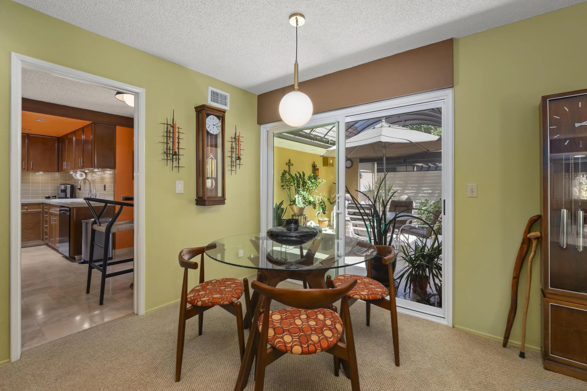 Photo #8: 260013611 Listing: Photo #8