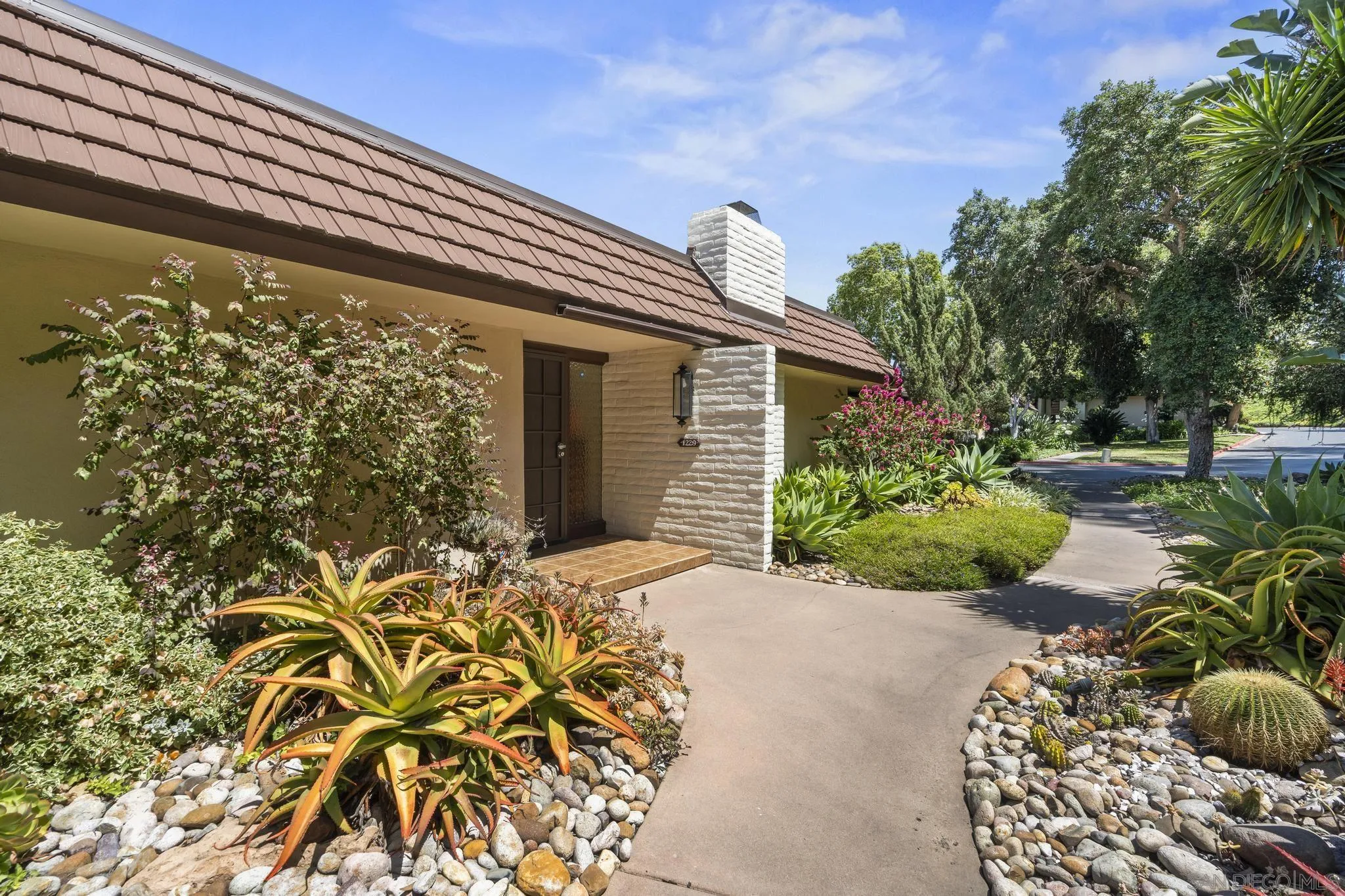 Photo #3: 260013611 Listing: Photo #3