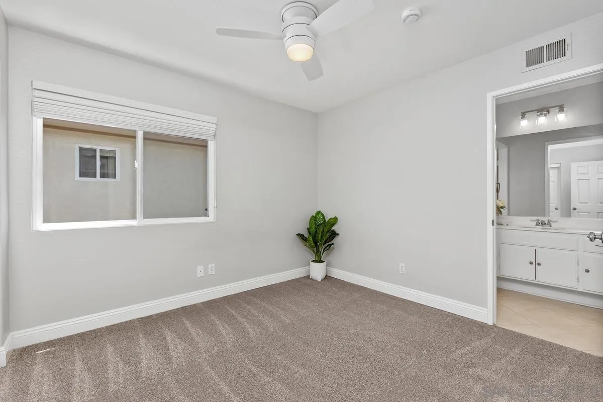https://cdn.realtyfeed.com/cdn/127/260013612/258dab3062ba524faab7bc54680be010.webp