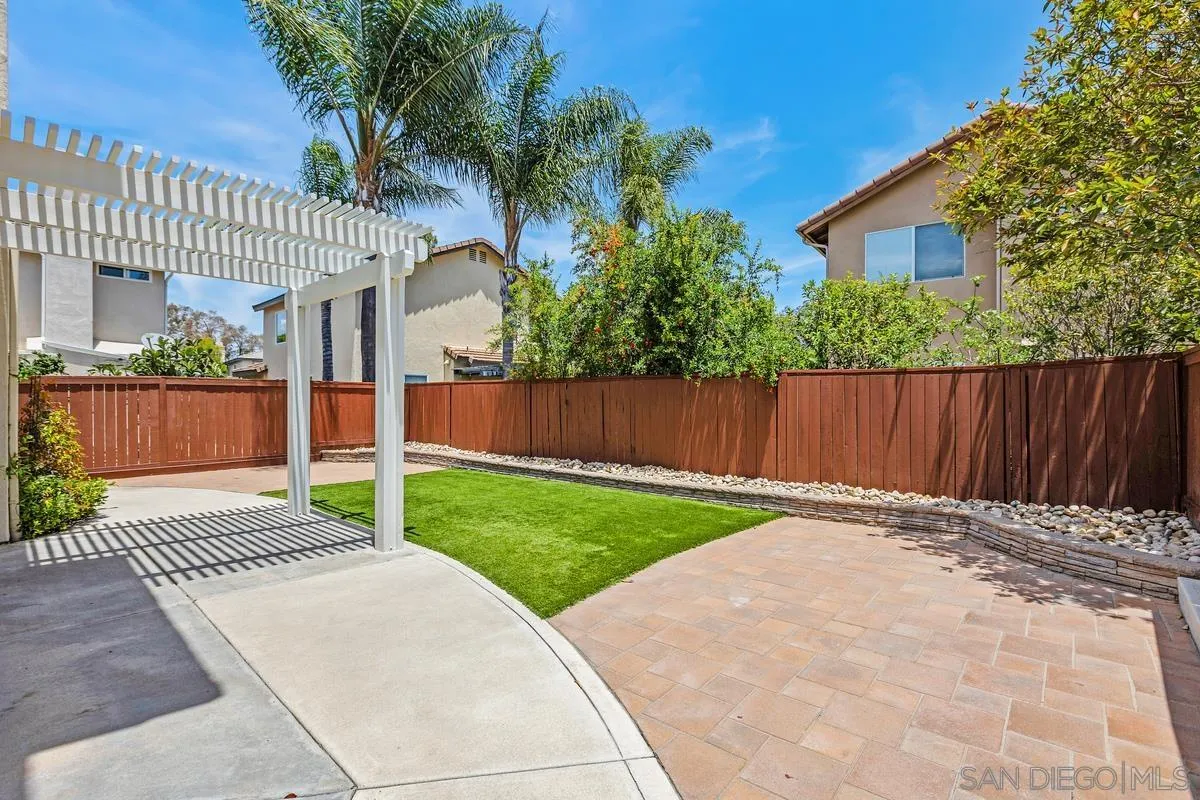 https://cdn.realtyfeed.com/cdn/127/260013612/38bef43763566593502c50b25ca4e1e3.webp