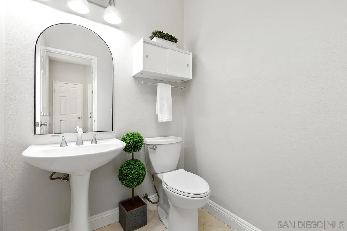 https://cdn.realtyfeed.com/cdn/127/260013612/988ce143e6dfad939a146992226027a1.webp