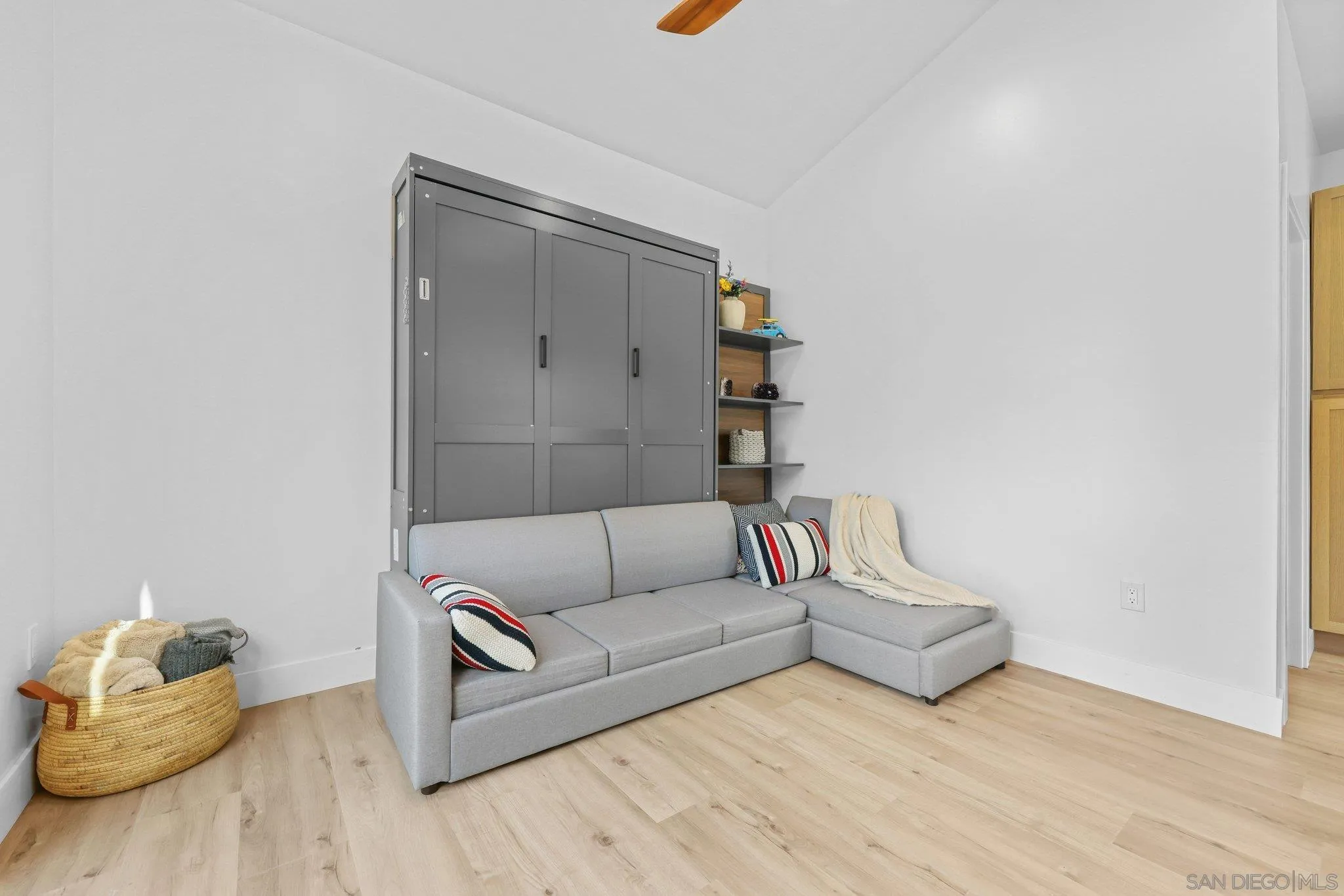 https://cdn.realtyfeed.com/cdn/127/260013620/53e708d16dc1a23f19d74707ec8f917c.webp