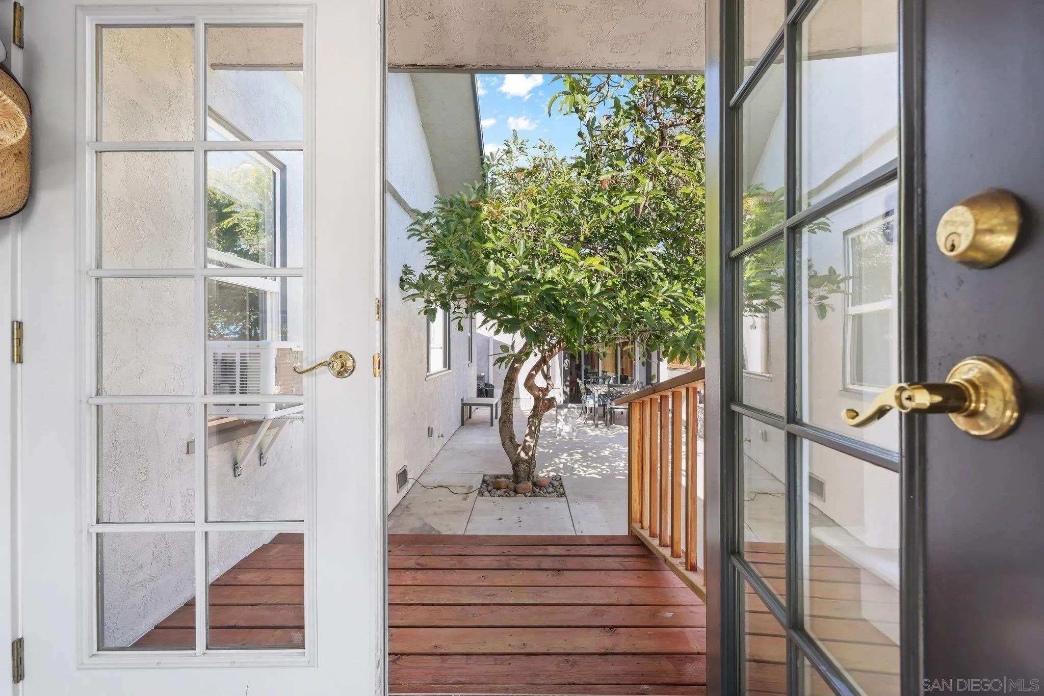 https://cdn.realtyfeed.com/cdn/127/260013620/74f11ddcf6692330f2214092a840da97.webp