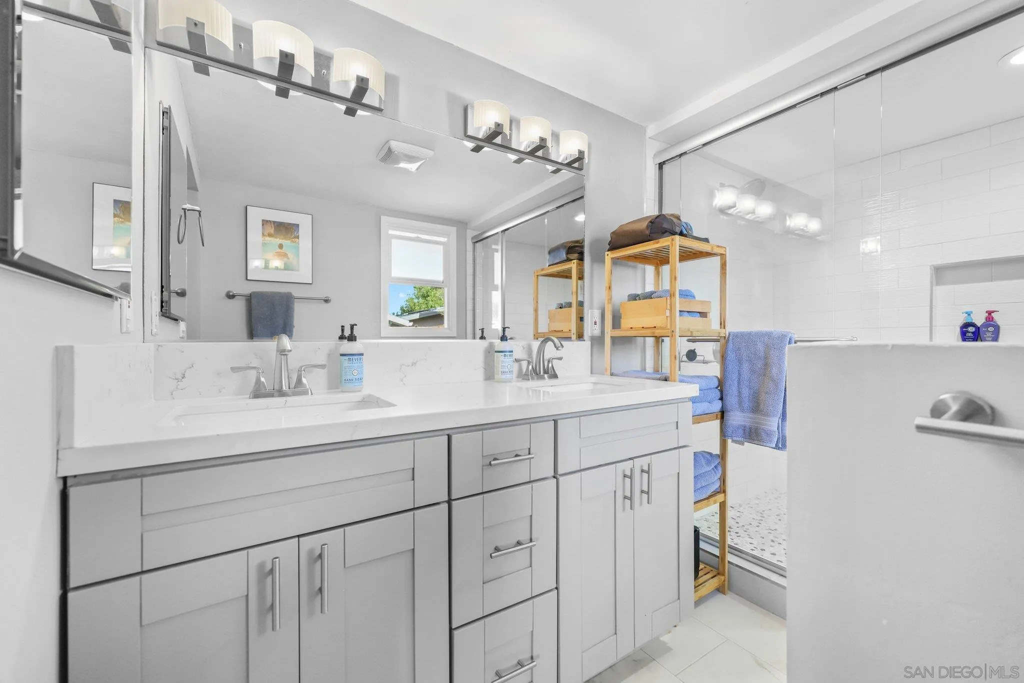 https://cdn.realtyfeed.com/cdn/127/260013620/856c0e5983d3d9fb088a0e497d4b8c6a.webp