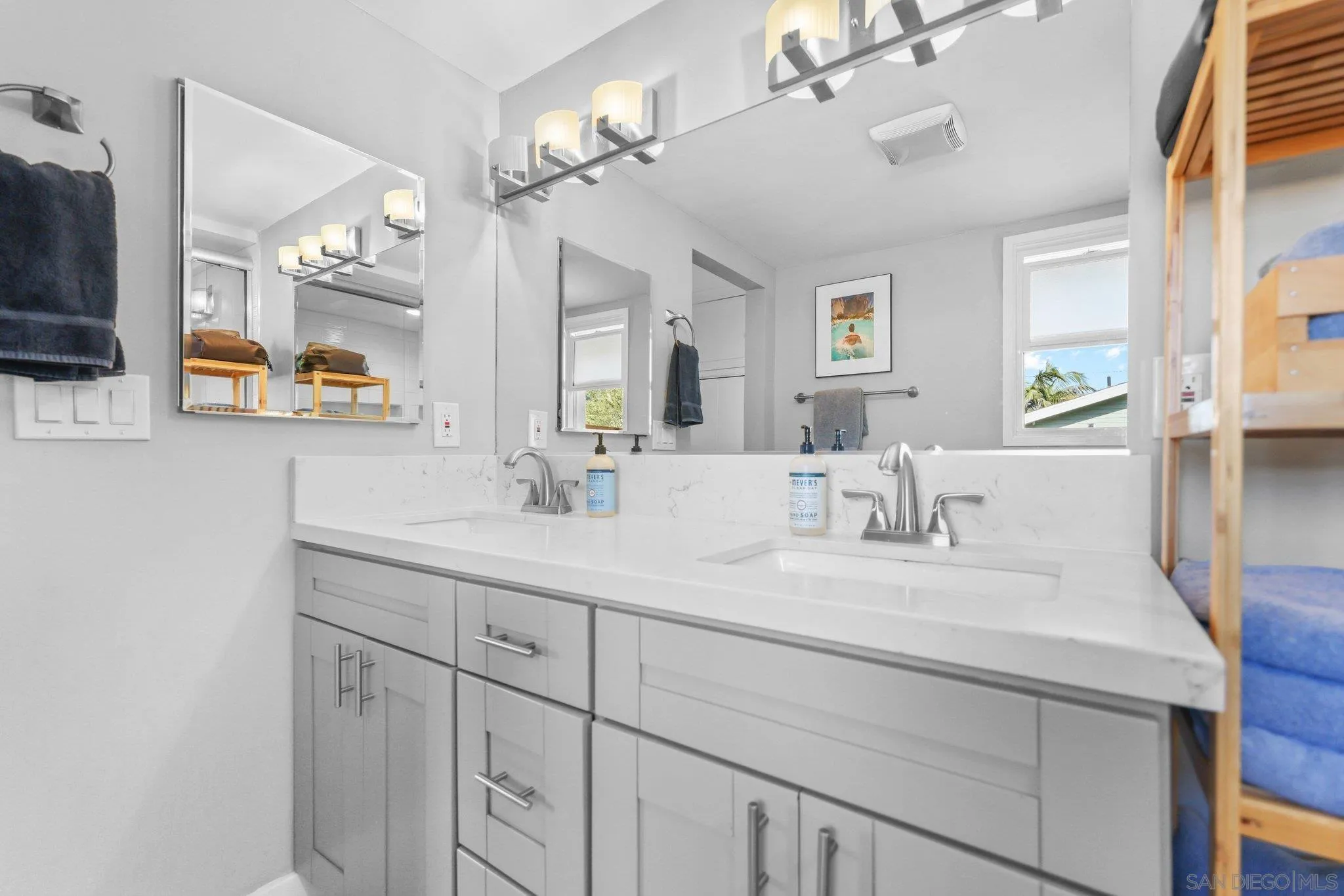 https://cdn.realtyfeed.com/cdn/127/260013620/c4a28d9cc38c195fcbf302ec579cdb6a.webp