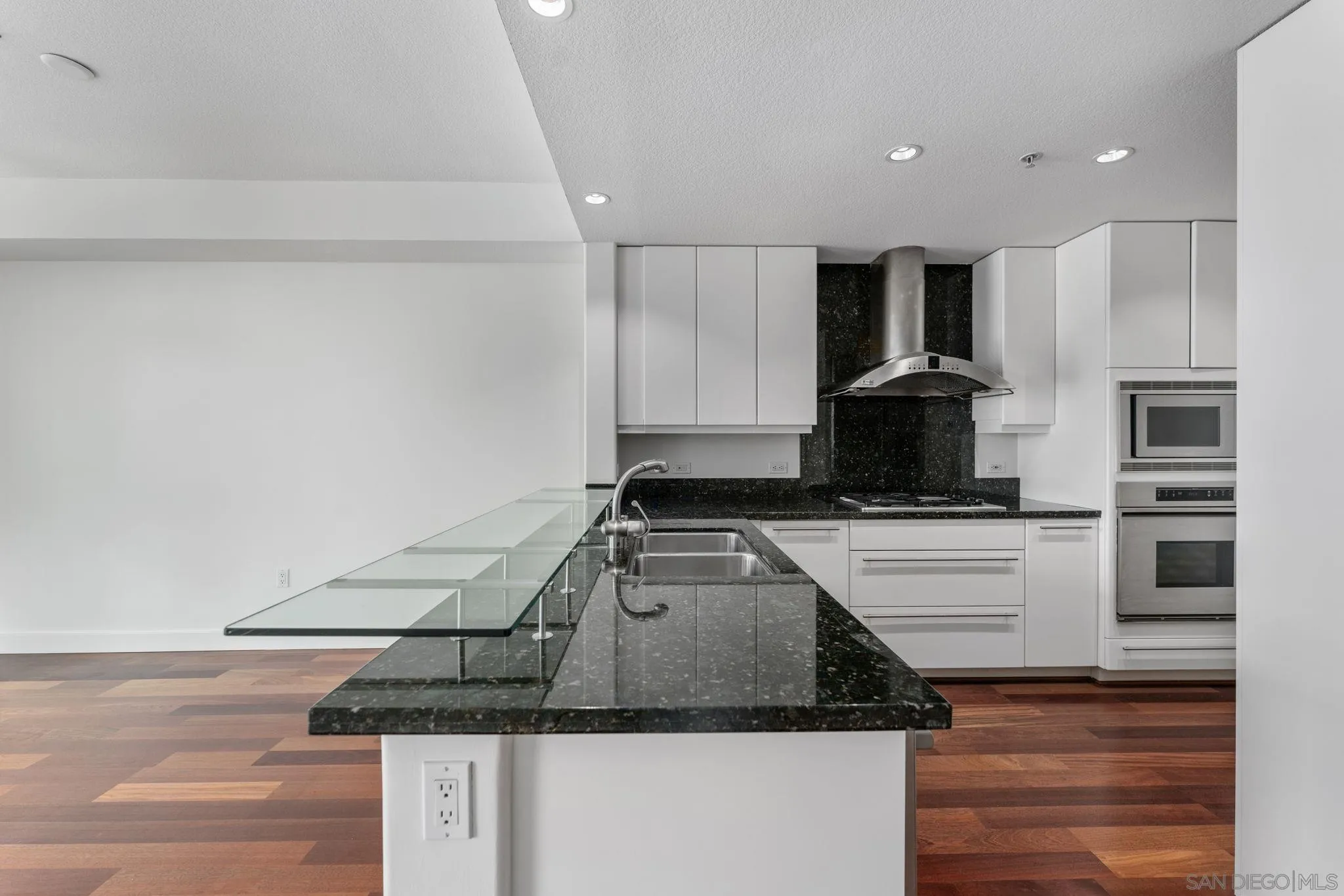 Photo #12: 260013623 Listing: Photo #12
