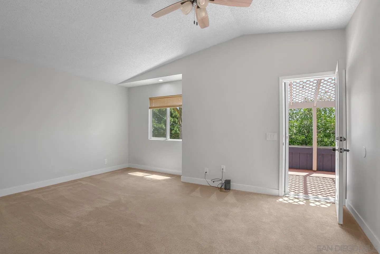 https://cdn.realtyfeed.com/cdn/127/260013625/cdd1040e7ca8d0081c5bc685e1609c8e.webp