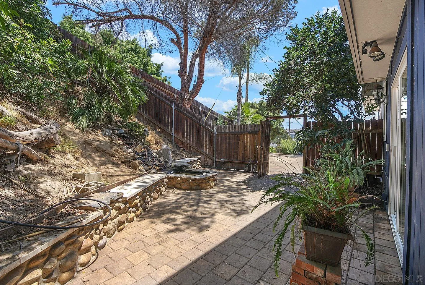 https://cdn.realtyfeed.com/cdn/127/260013625/f9c496ae6b82647b30efe314eb8d2323.webp