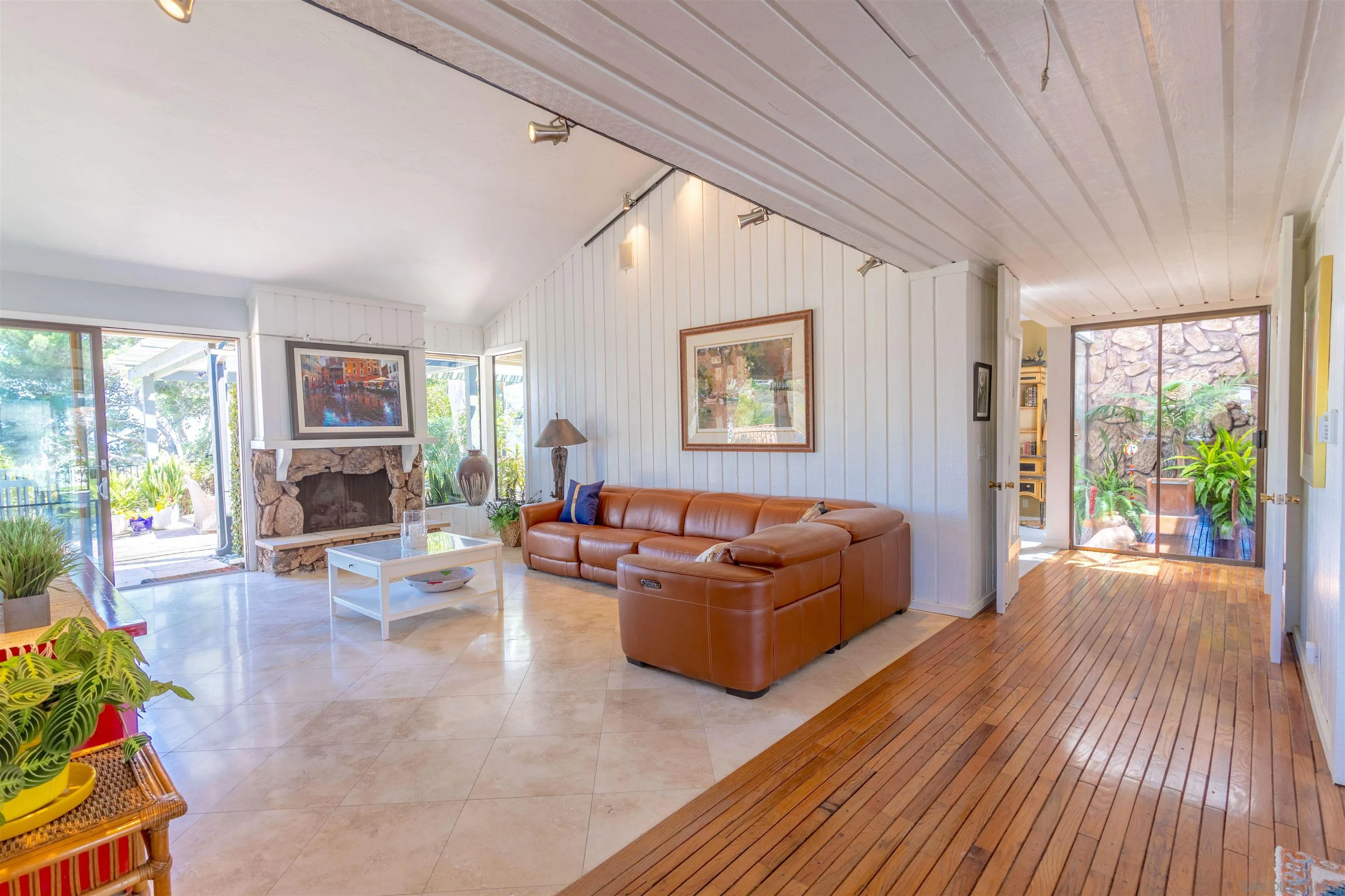 https://cdn.realtyfeed.com/cdn/127/260013628/4c4d56010729e6b5172c0258be3384fa.webp