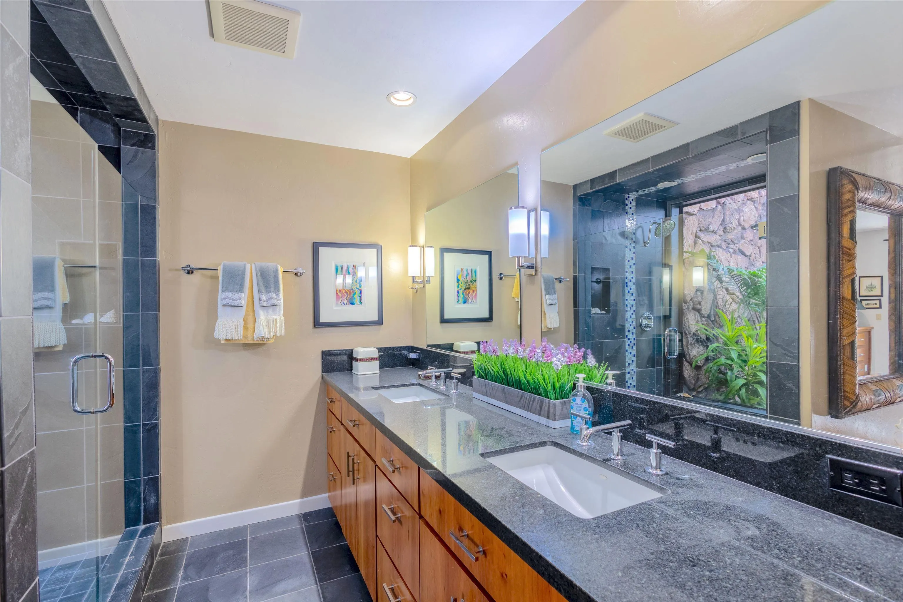 https://cdn.realtyfeed.com/cdn/127/260013628/bc577bde9cc28b0cd2b4051138cbf2d7.webp