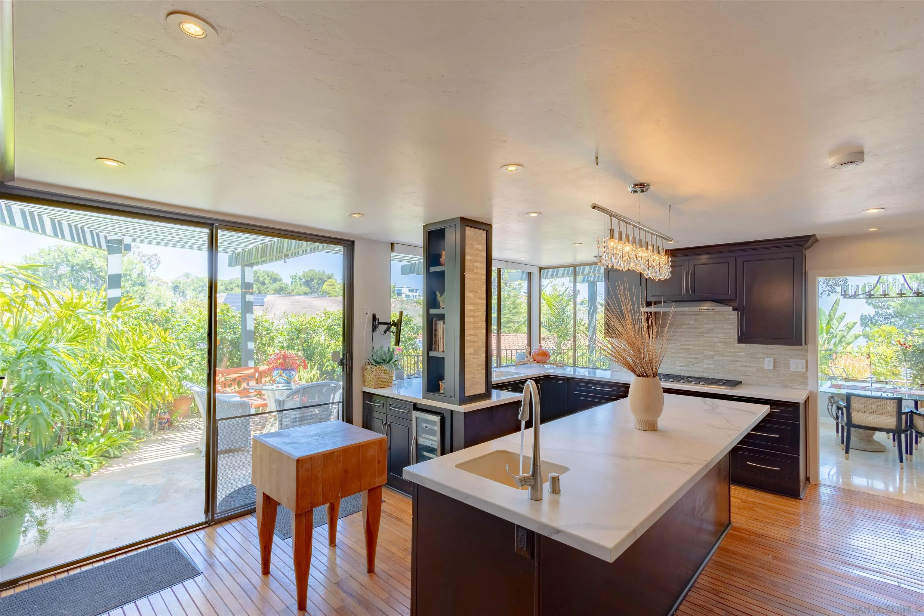 https://cdn.realtyfeed.com/cdn/127/260013628/f206f5f85ce9b0f131cc154bf747d8be.webp