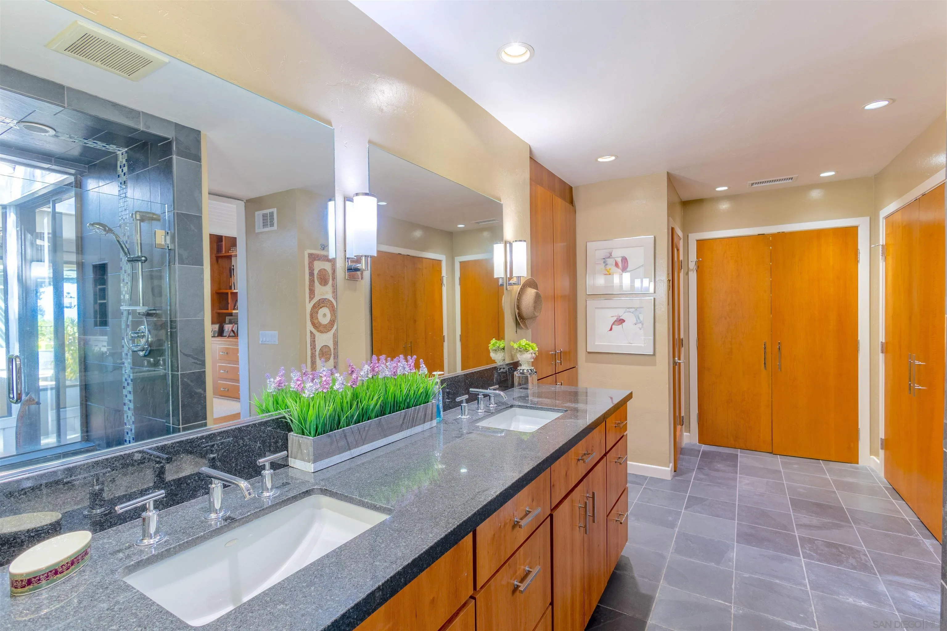 https://cdn.realtyfeed.com/cdn/127/260013628/f9dc6727705d30a7ebde5f1fcdce740d.webp