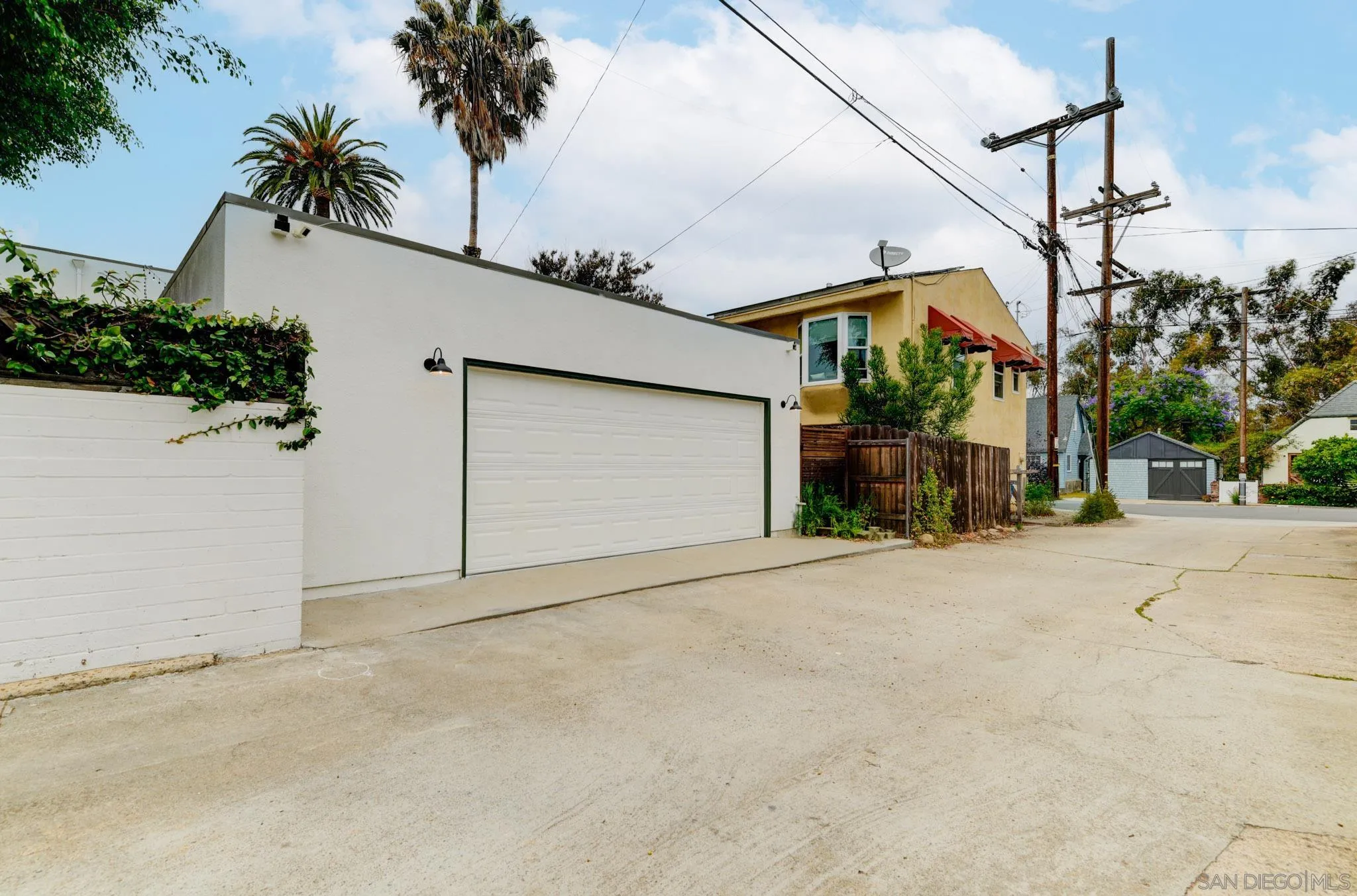 https://cdn.realtyfeed.com/cdn/127/260013630/1cffc063aa6b7c59af9fd0dc804a9b30.webp