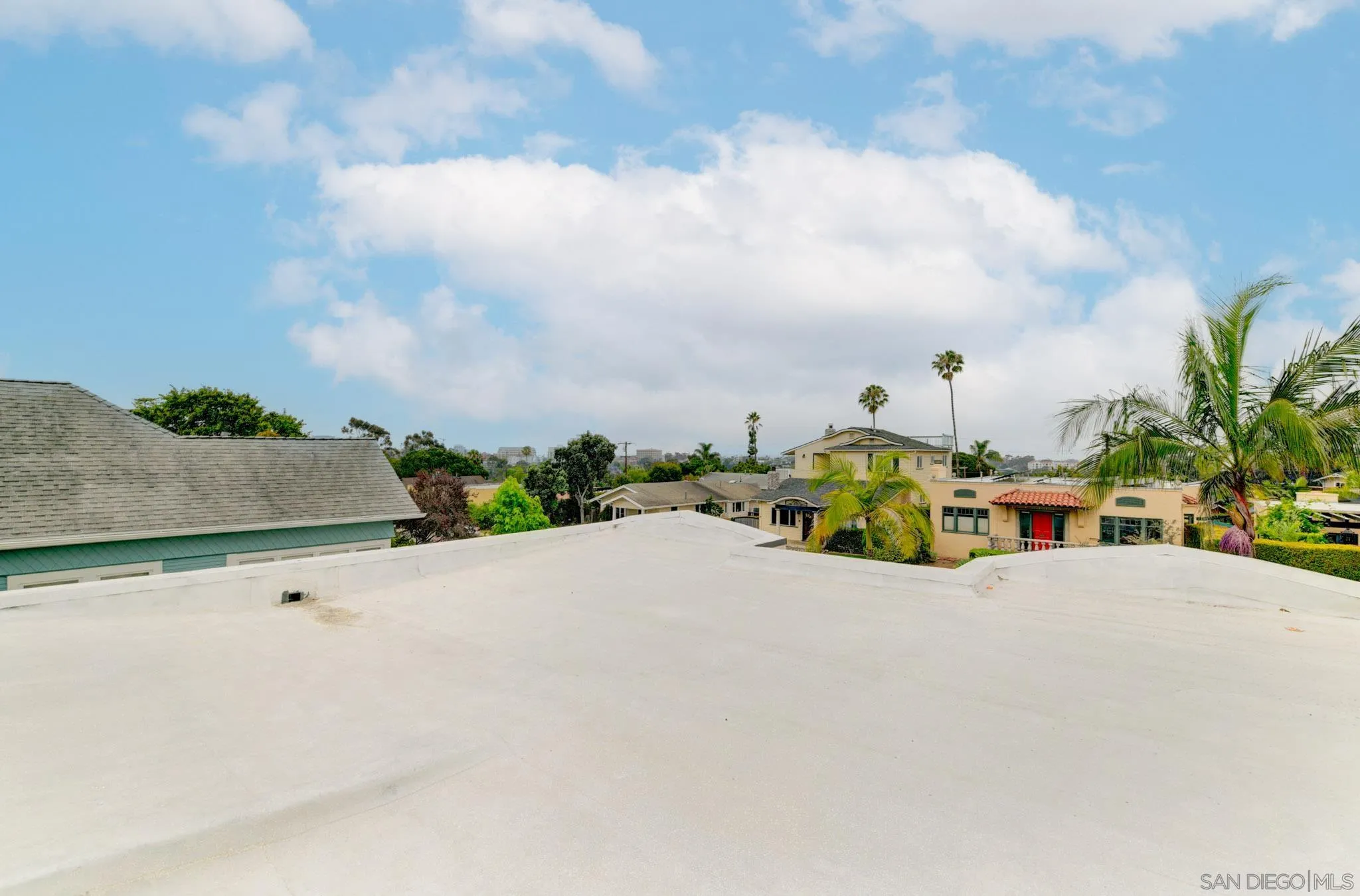 https://cdn.realtyfeed.com/cdn/127/260013630/4cceae2f23fb5b85991d824938b1bcfe.webp