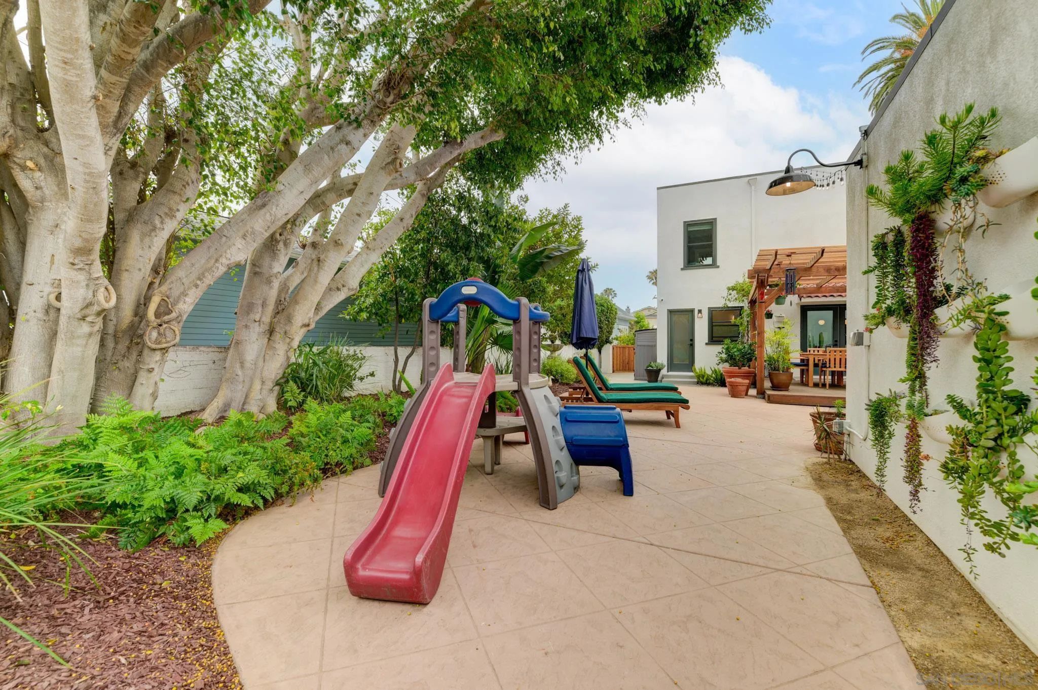https://cdn.realtyfeed.com/cdn/127/260013630/8d63ef86efe1907d2316c3f2d9b64c25.webp