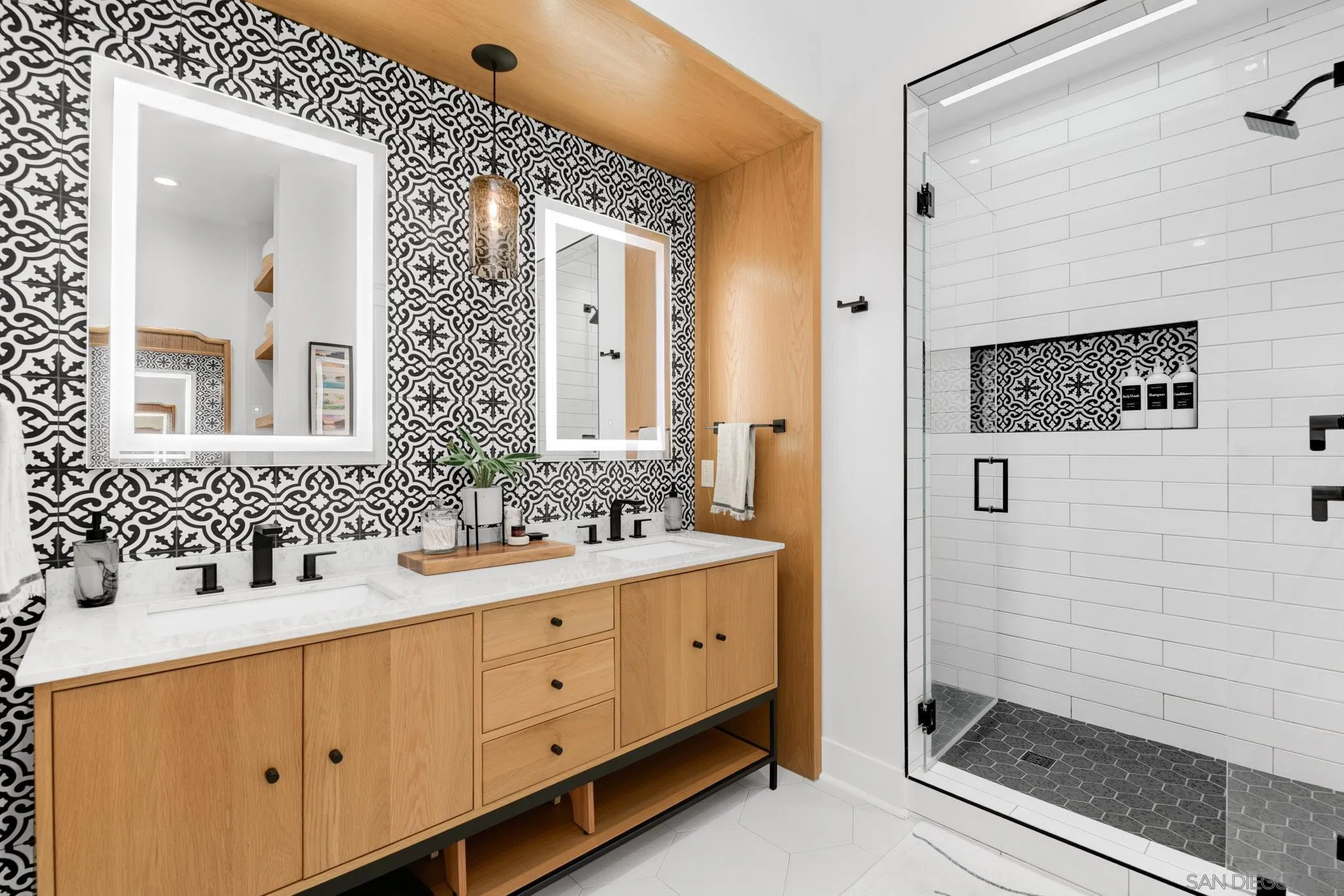 https://cdn.realtyfeed.com/cdn/127/260013630/c417469c83e2b9923e4eb64851ec71e6.webp